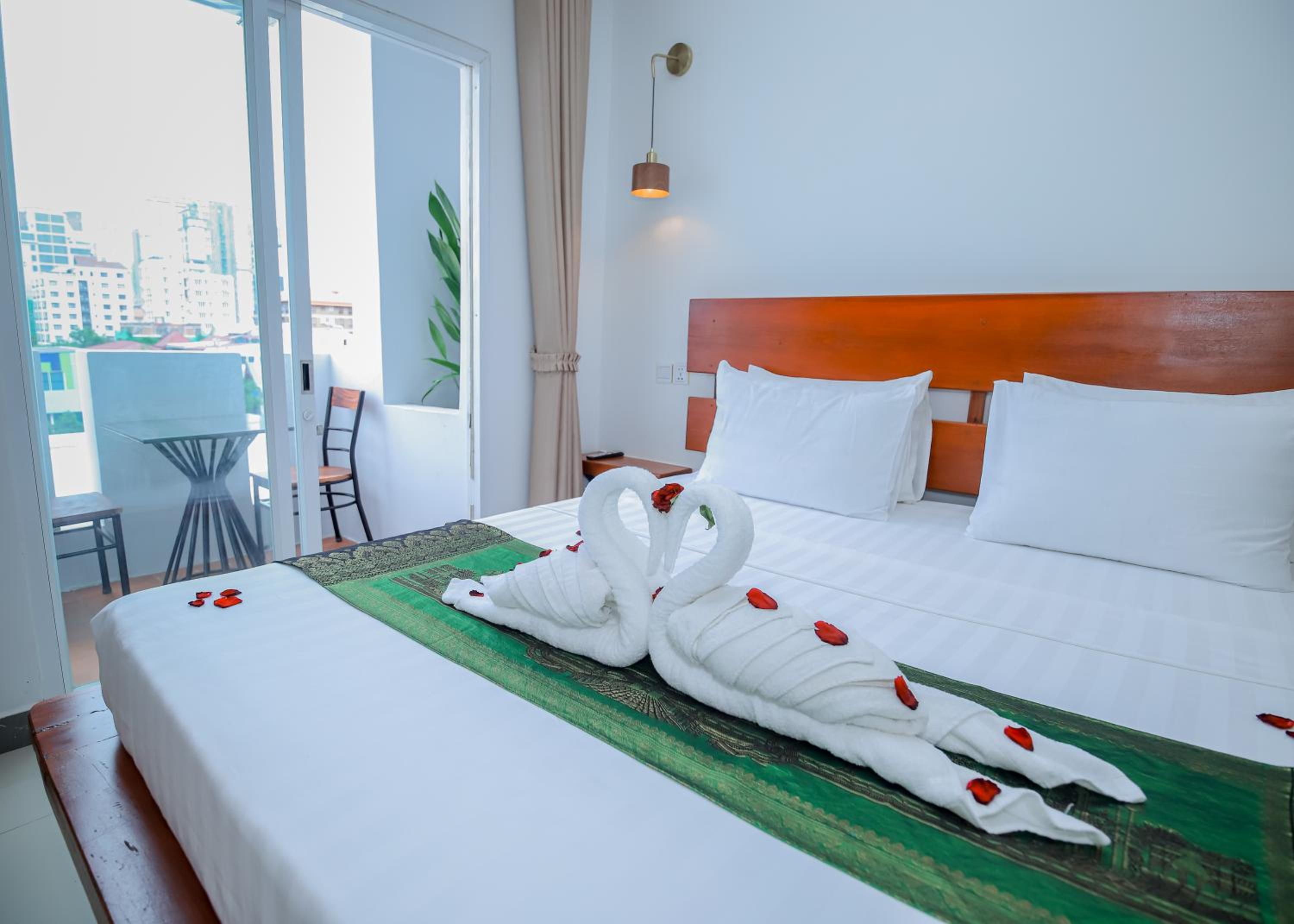 Twin Room with Balcony - Photo 13