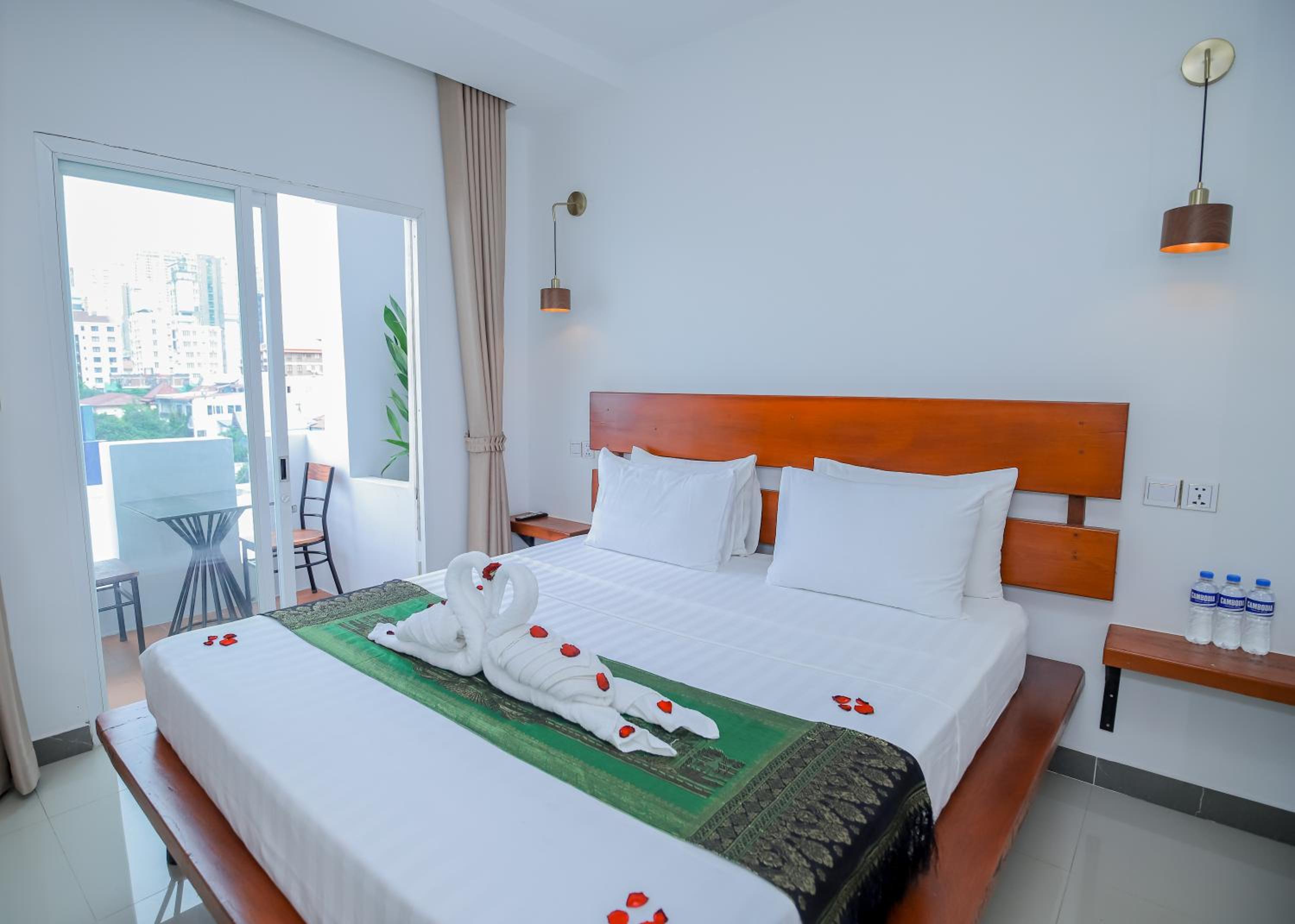 Twin Room with Balcony - Photo 14