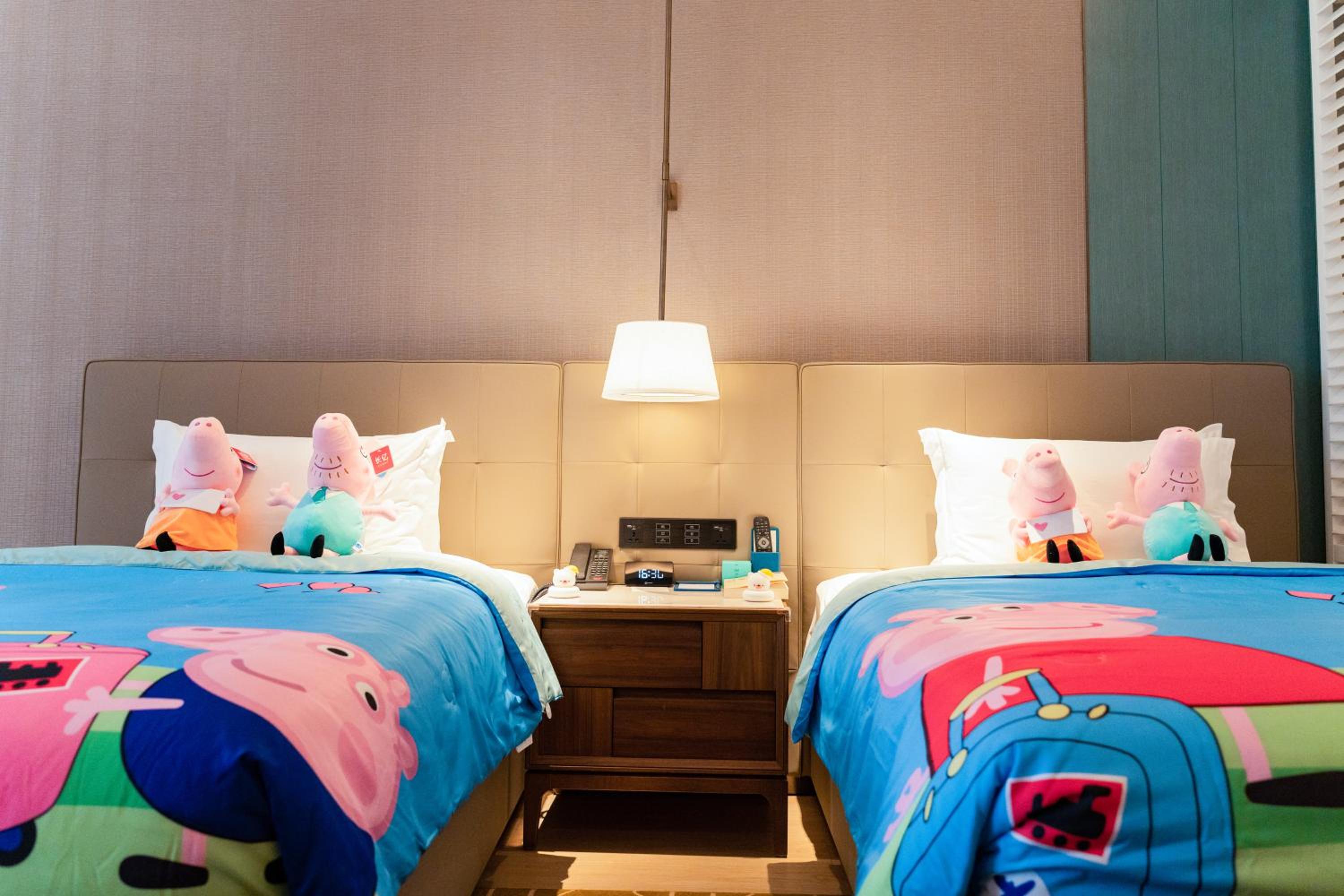 Family Room with Two Twin Beds (South building)