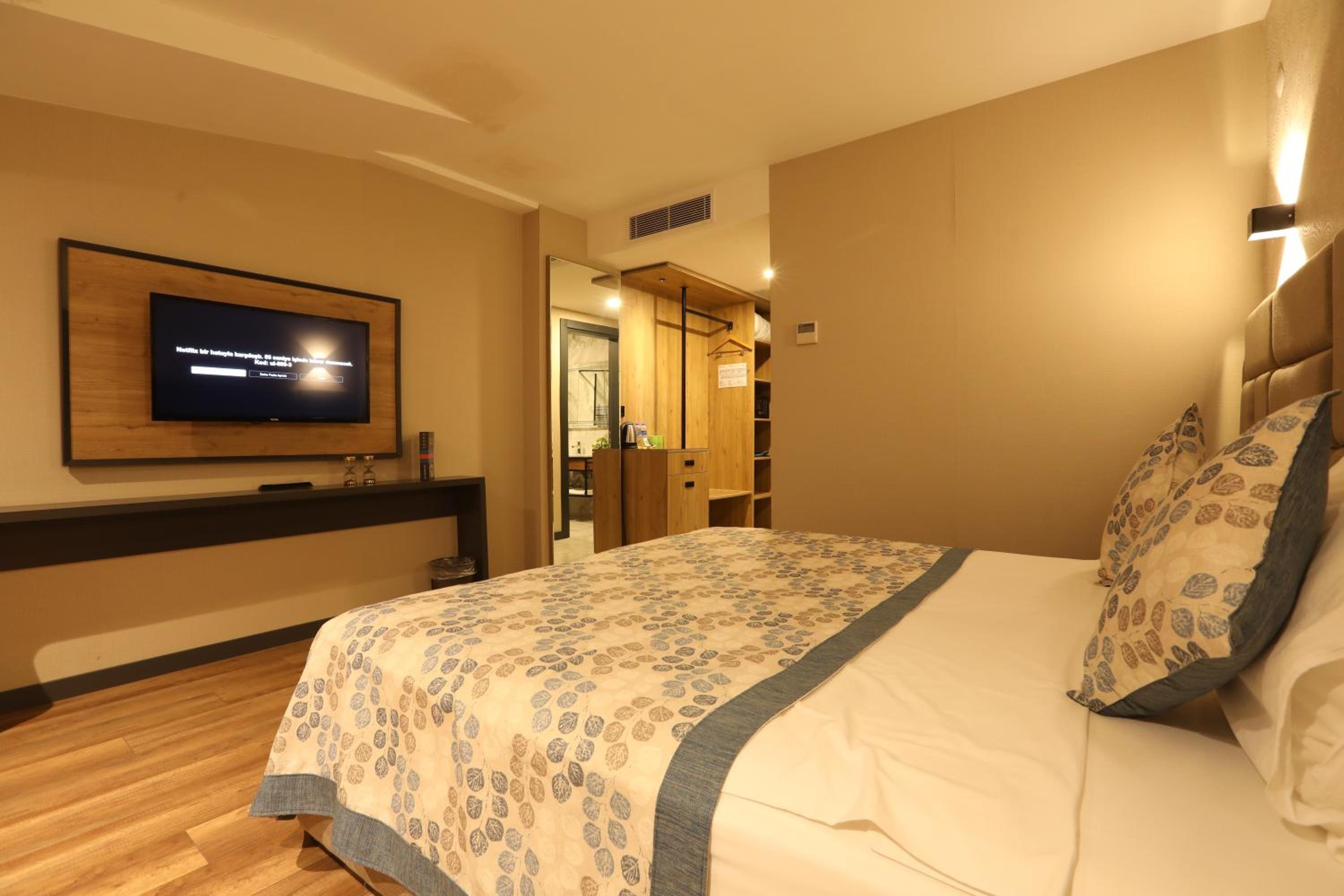 Standard Double Room - Photo 4