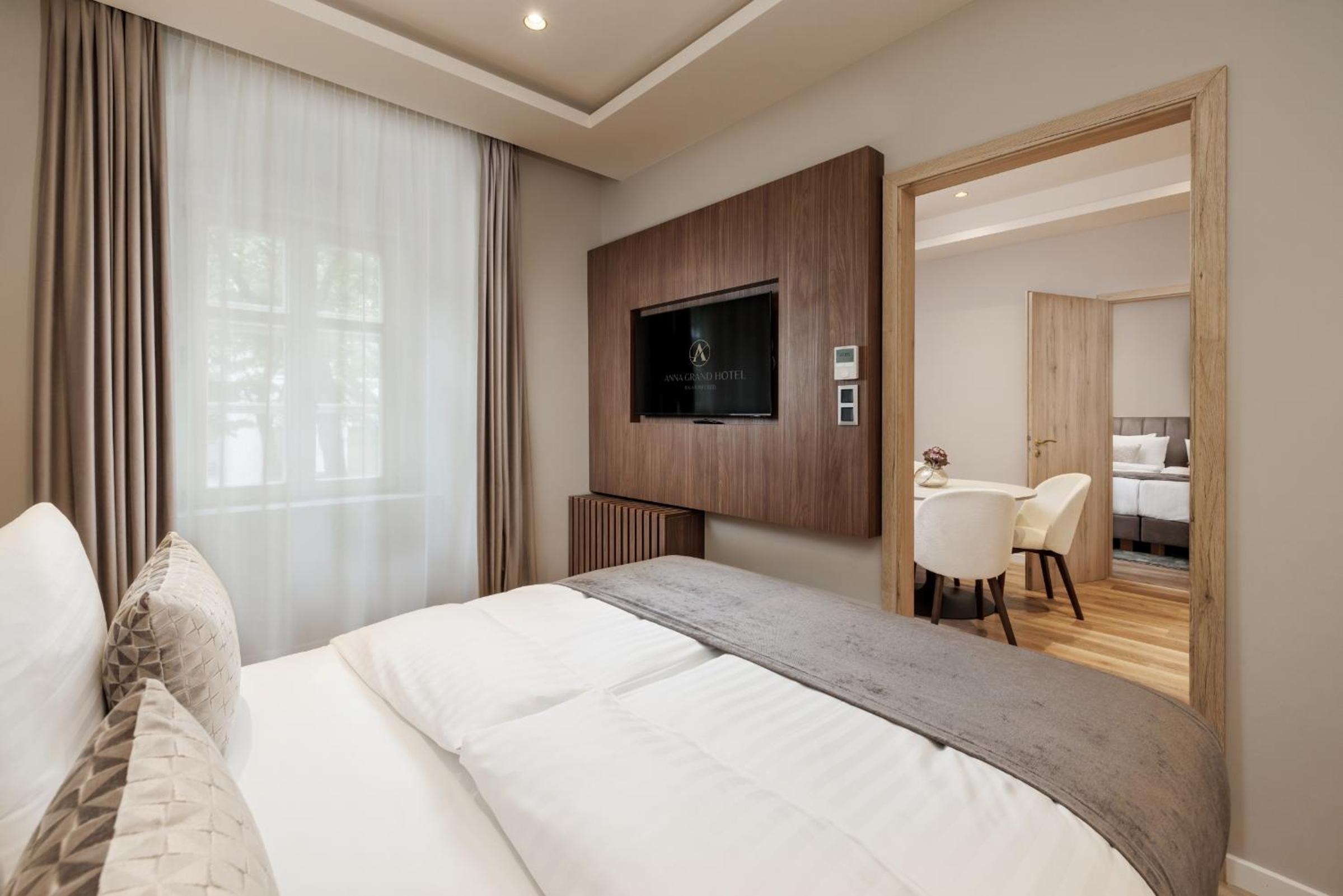 Two-Bedroom Suite thumbnail 5