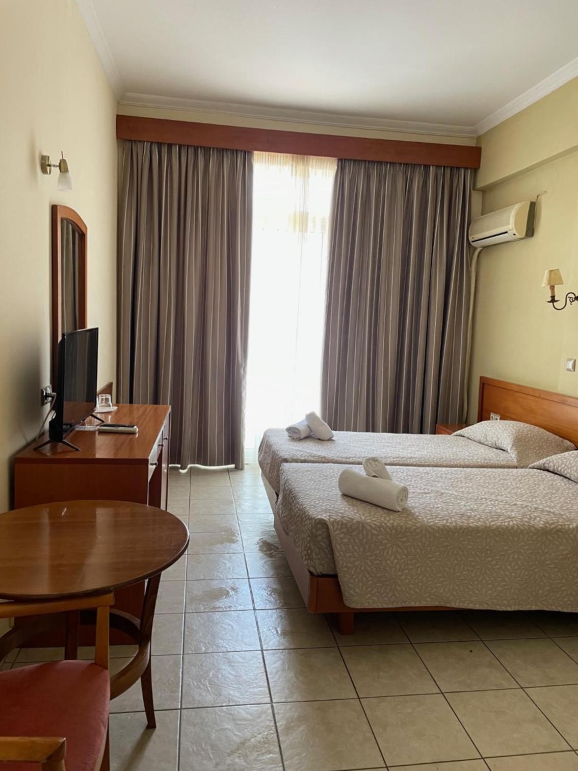 Economy Twin Room - Photo 4