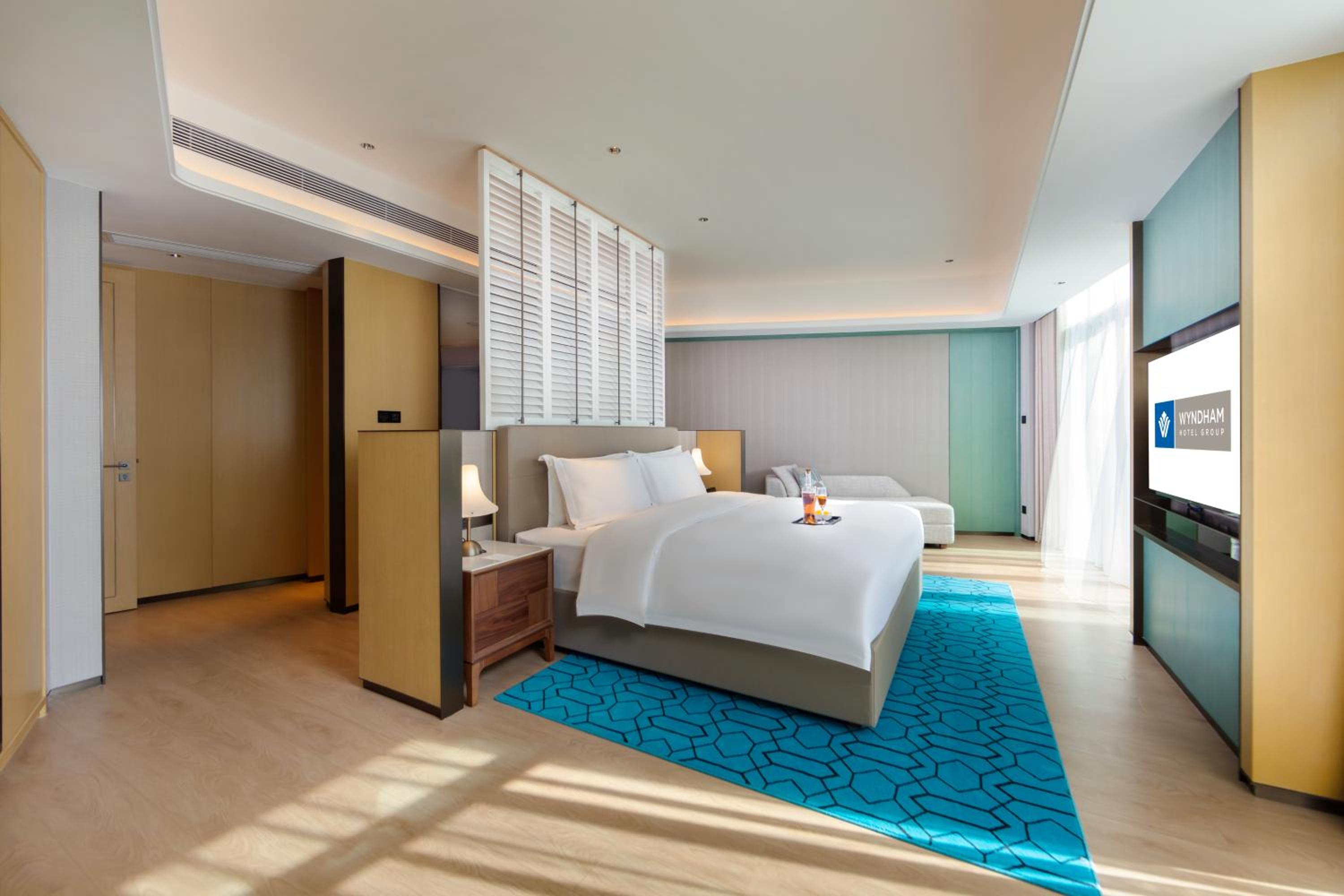 1 King Bed, Reserve Suite (South building)  photo 2