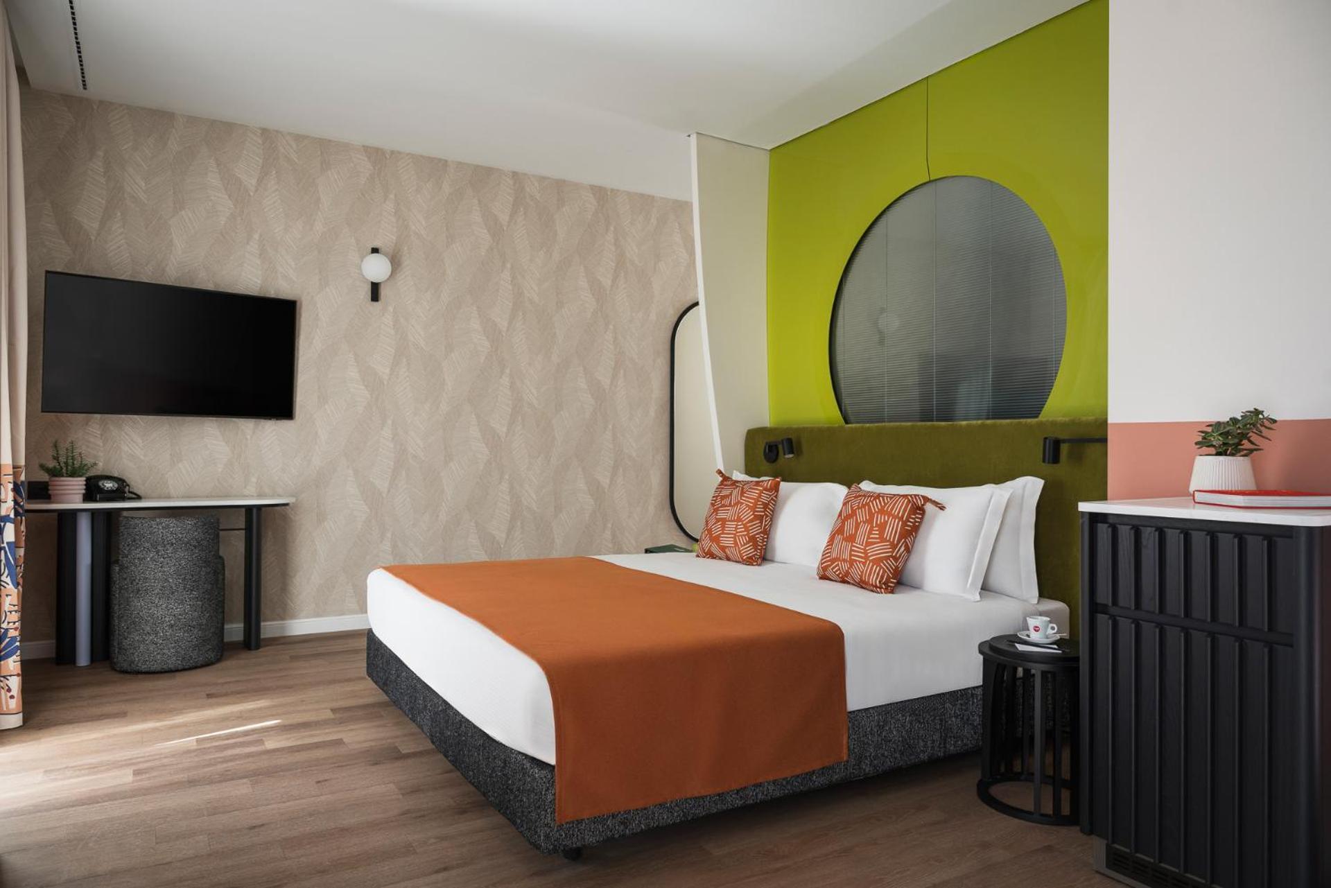 Deluxe Family Room - Photo 7