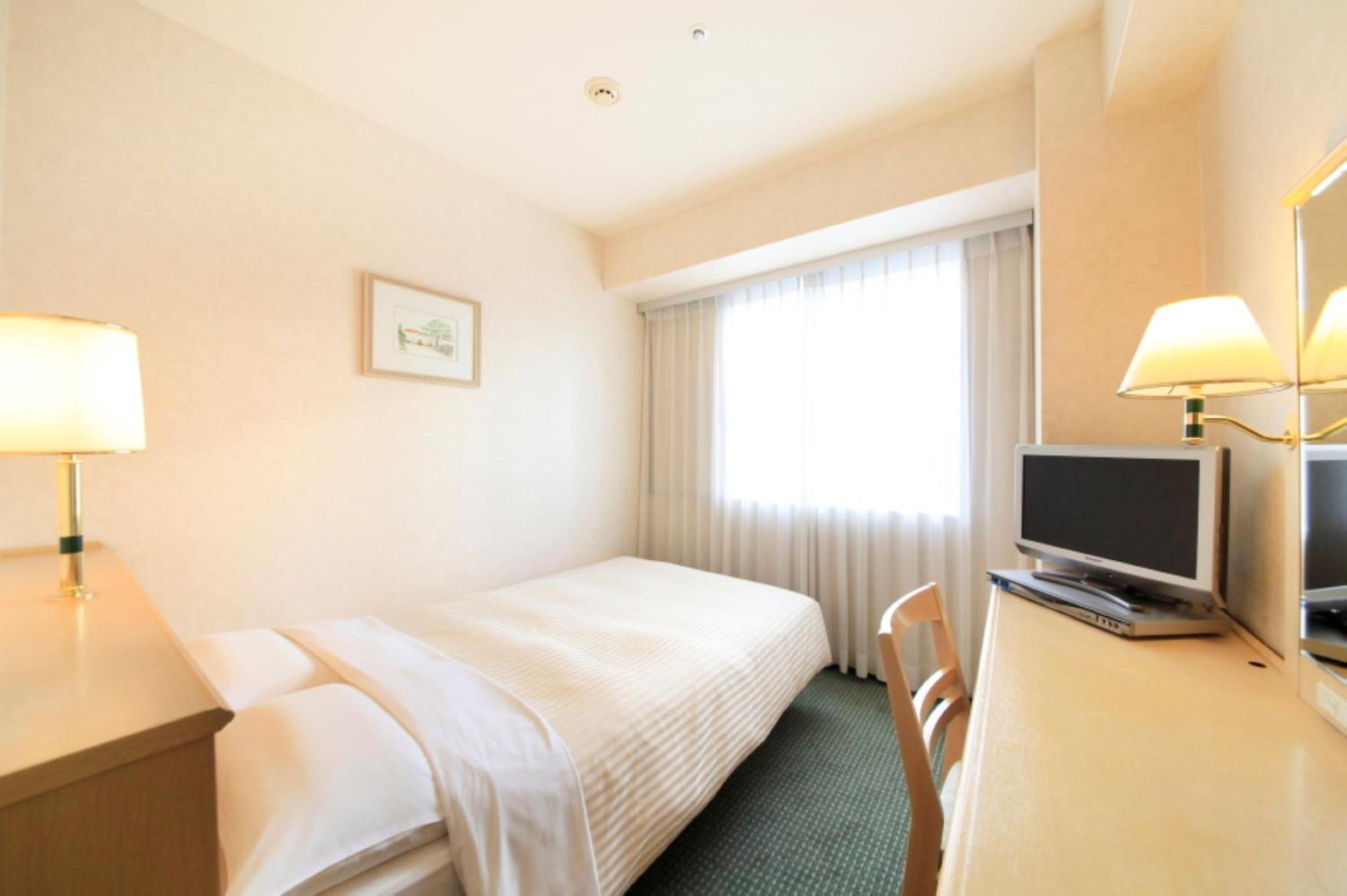 Double Room with Small Double Bed - Smoking photo 2
