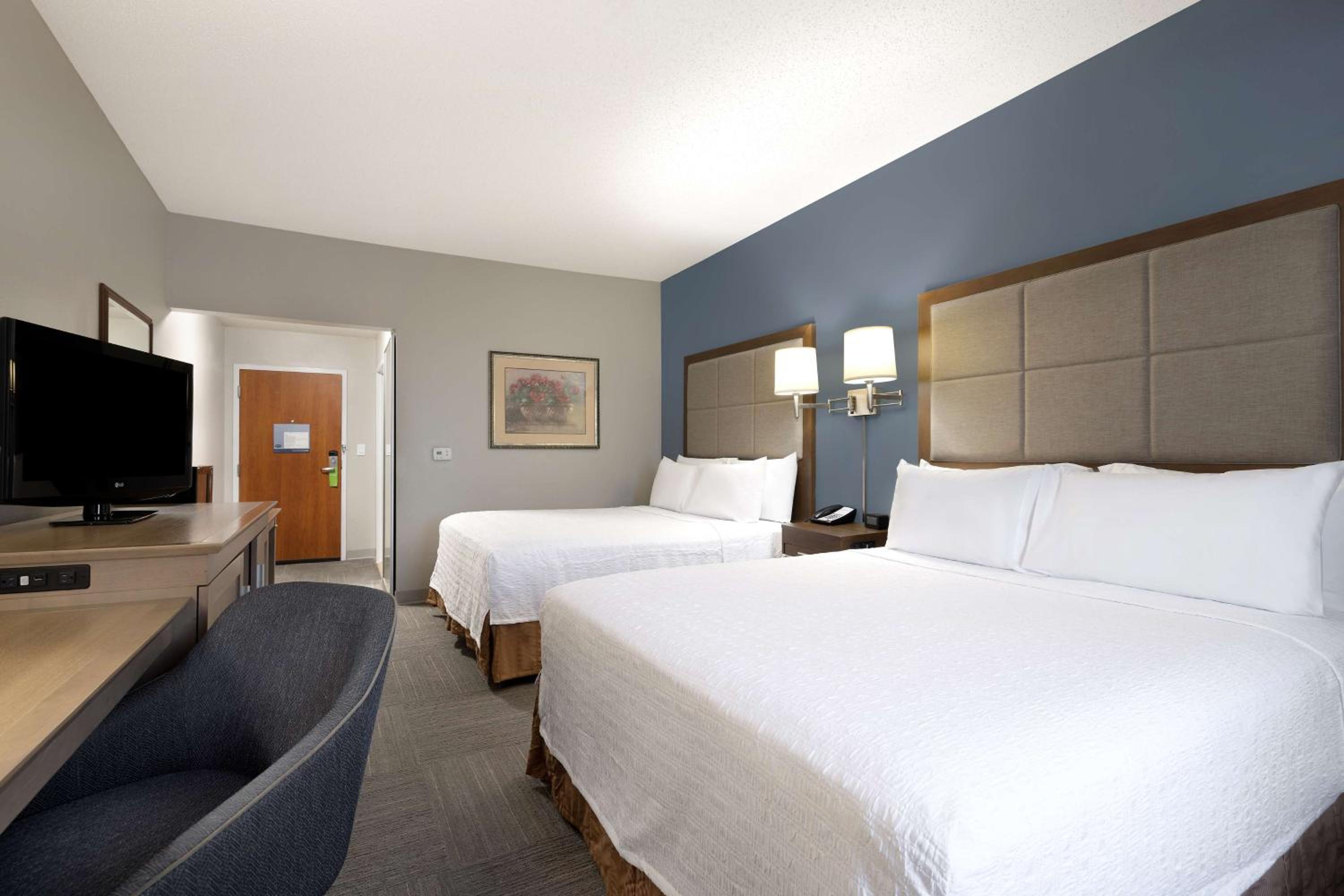 Room with Two Queen Beds - Non-Smoking - Photo 1