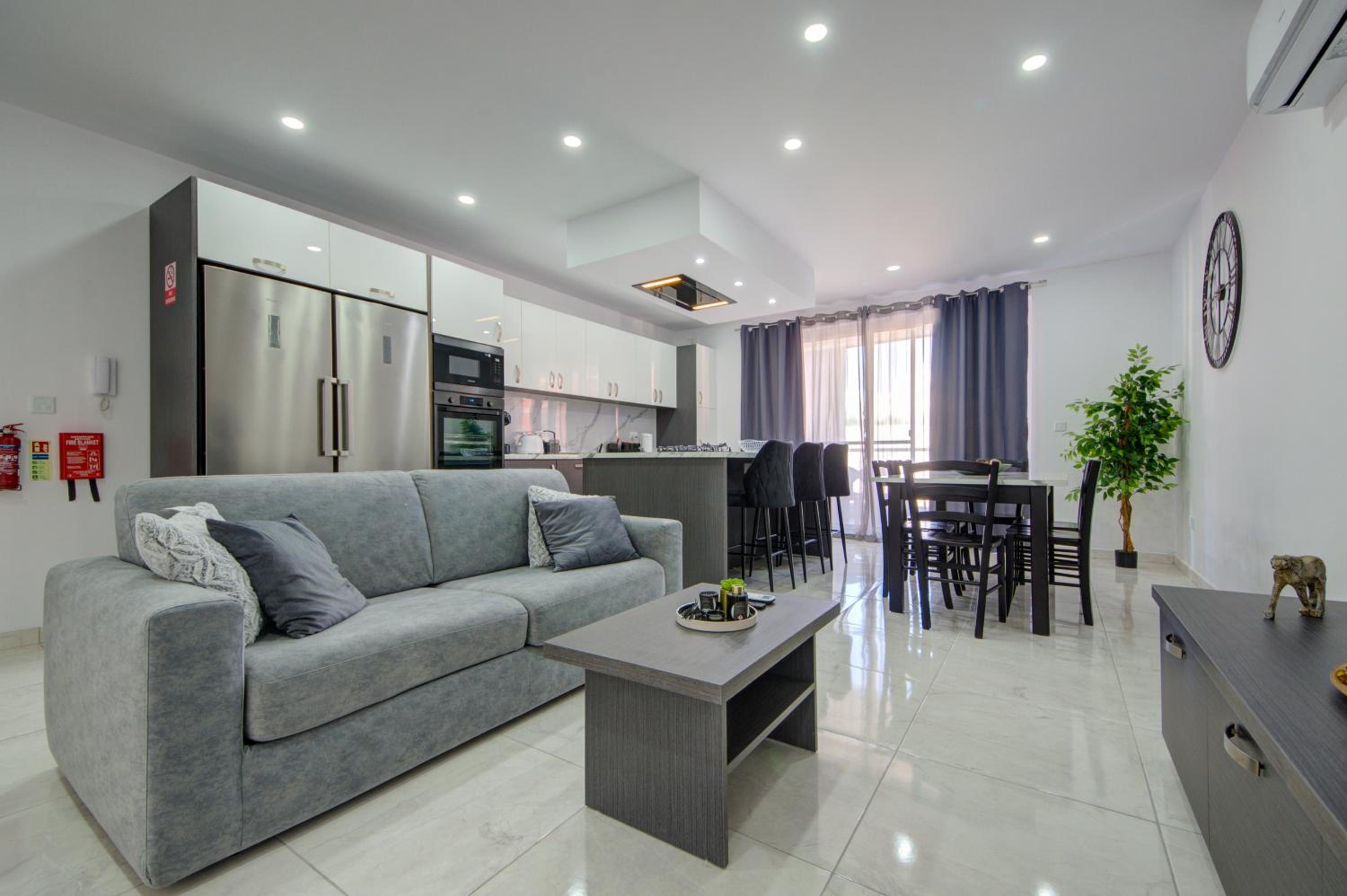Three-Bedroom Apartment photo 1