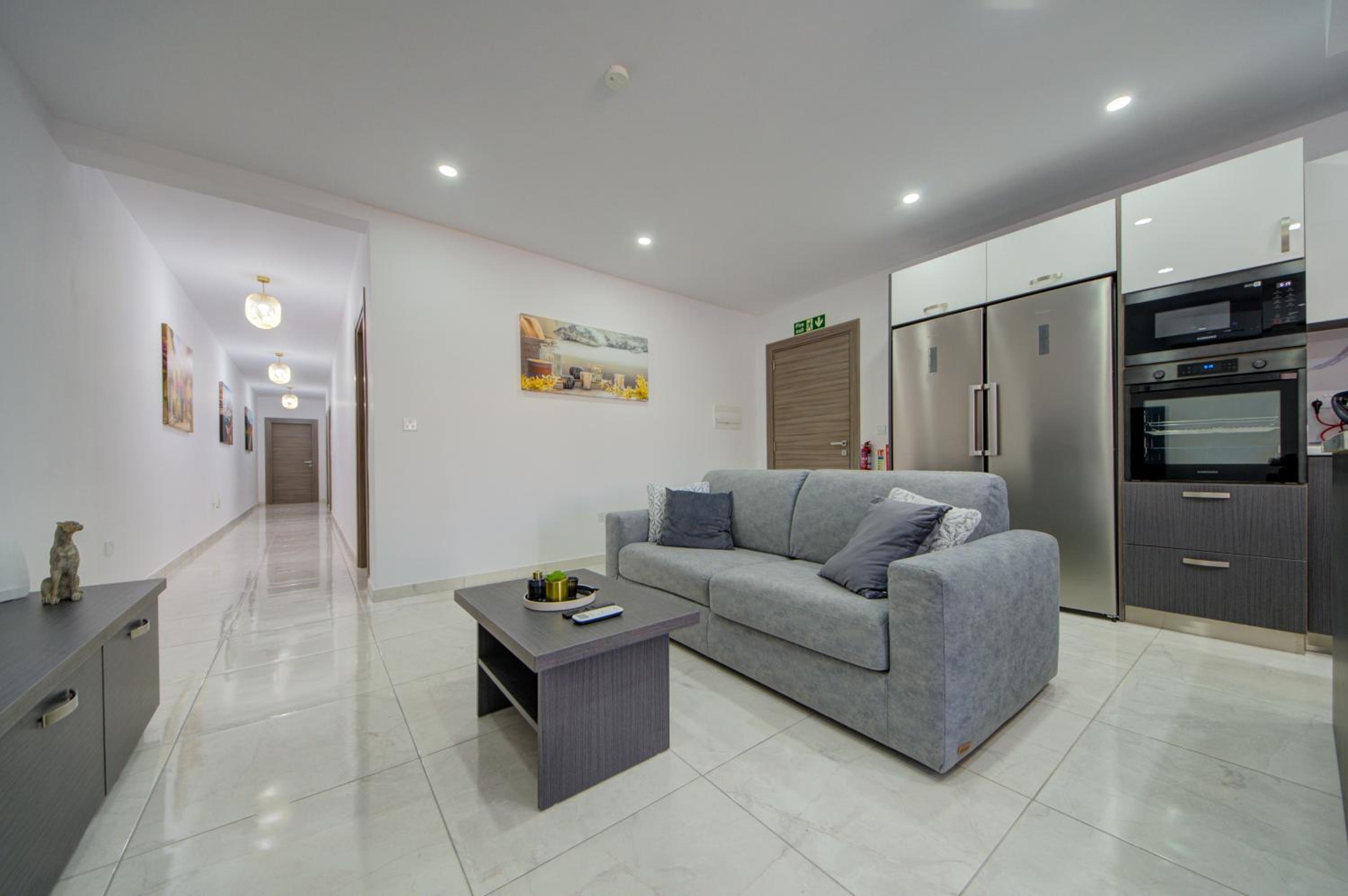 Three-Bedroom Apartment photo 2