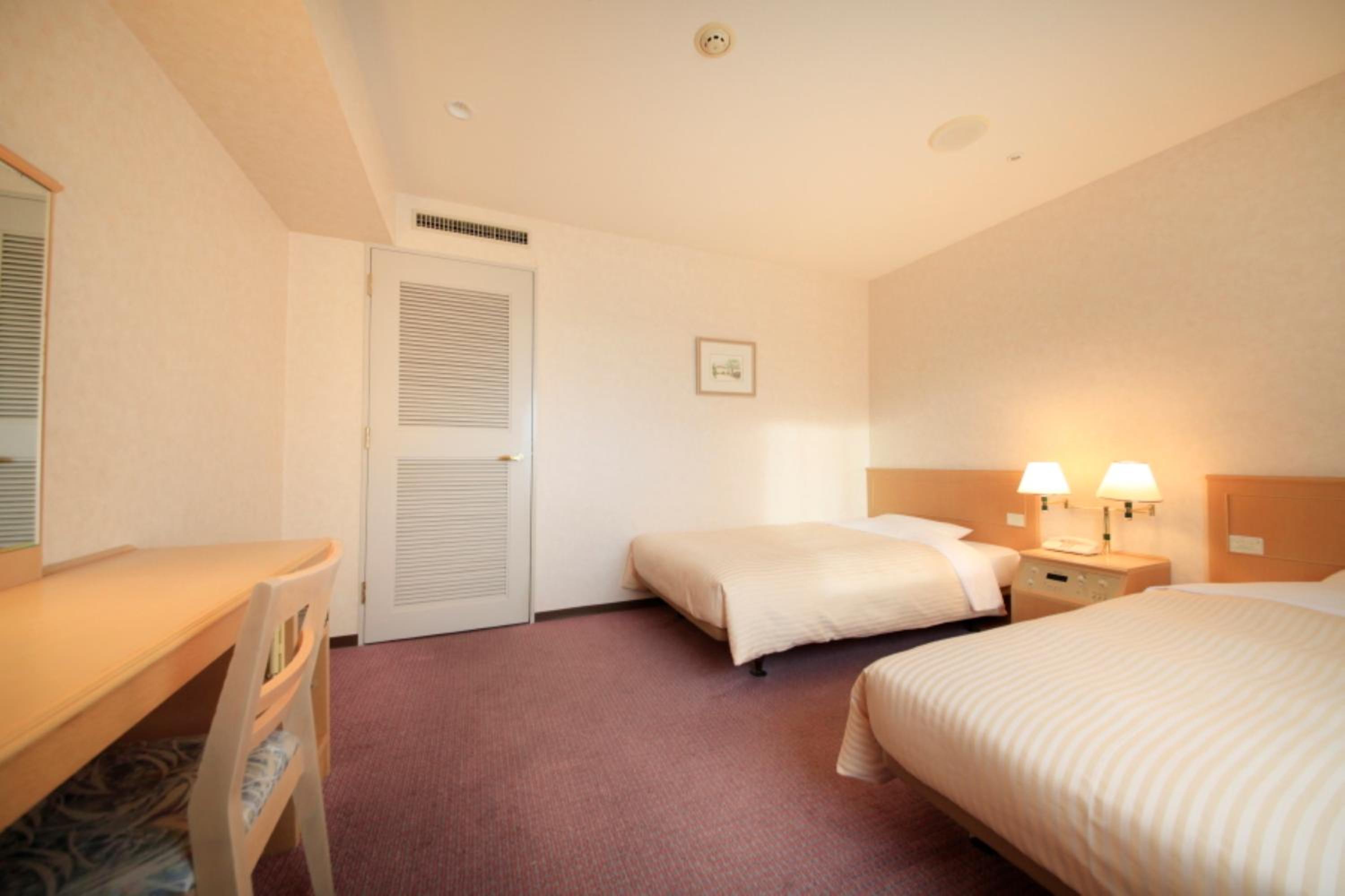 Twin Room - Smoking photo 2