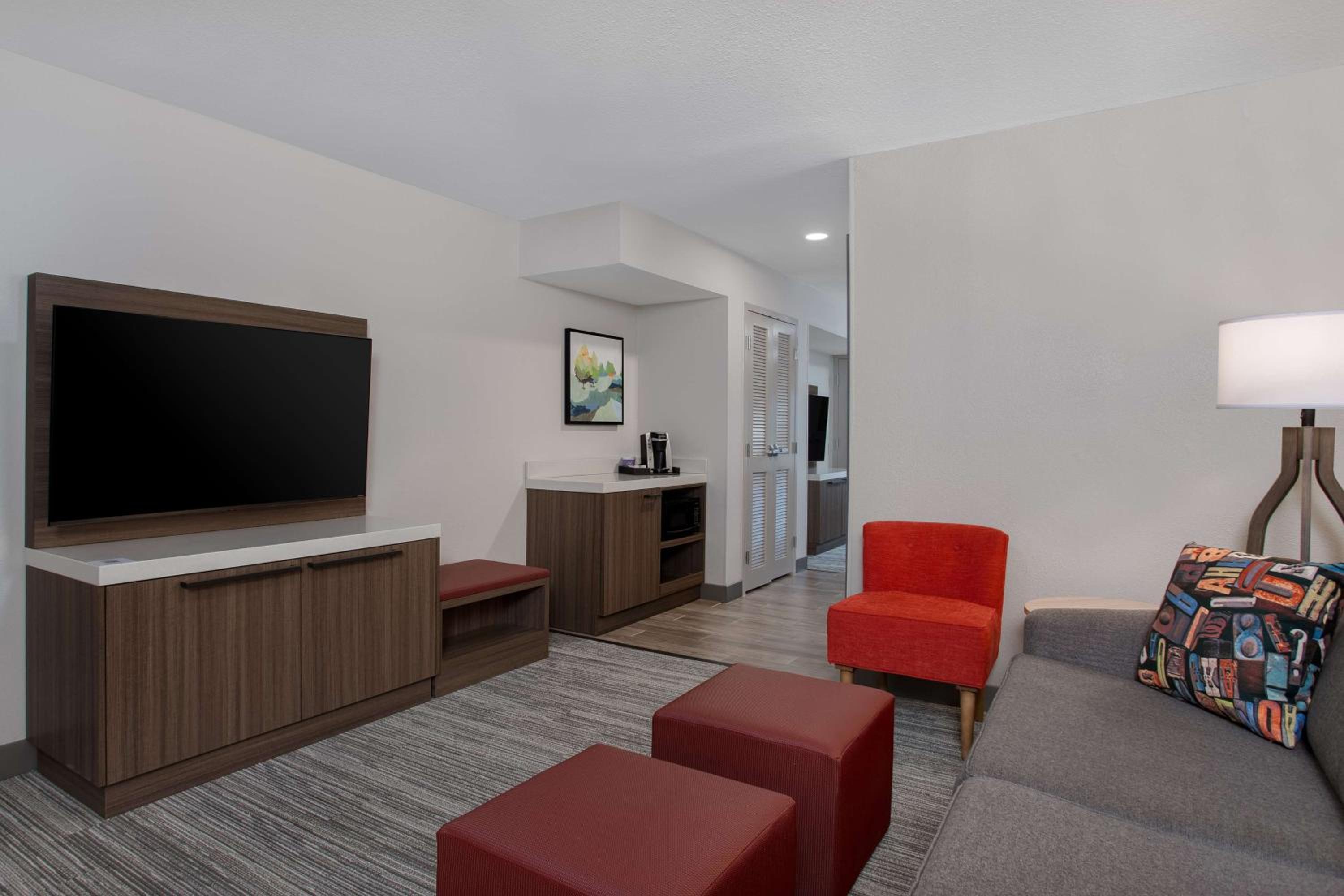 Junior King Suite with Seating Area - Photo 1