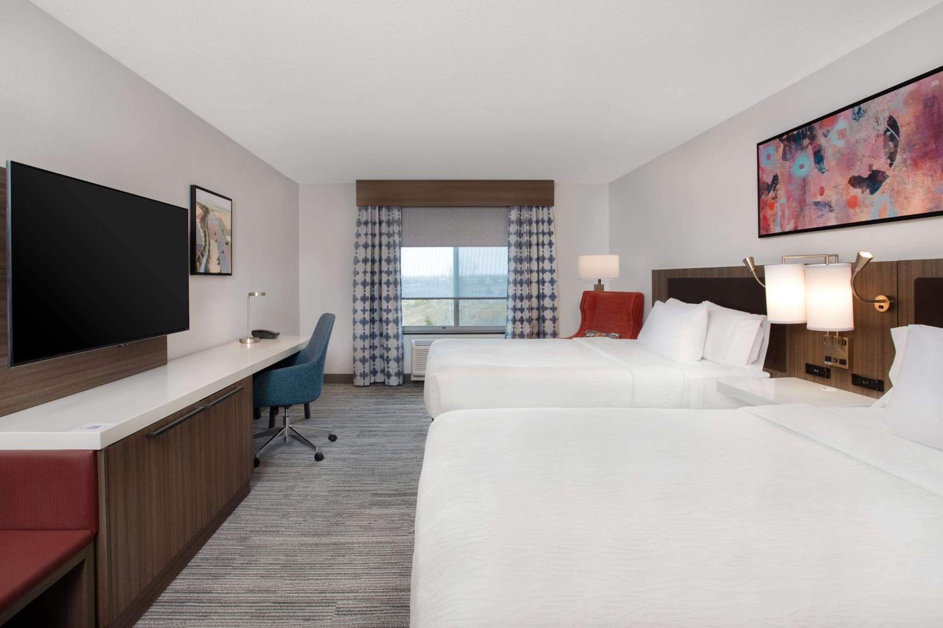 Queen Room with Two Queen Beds - Photo 2