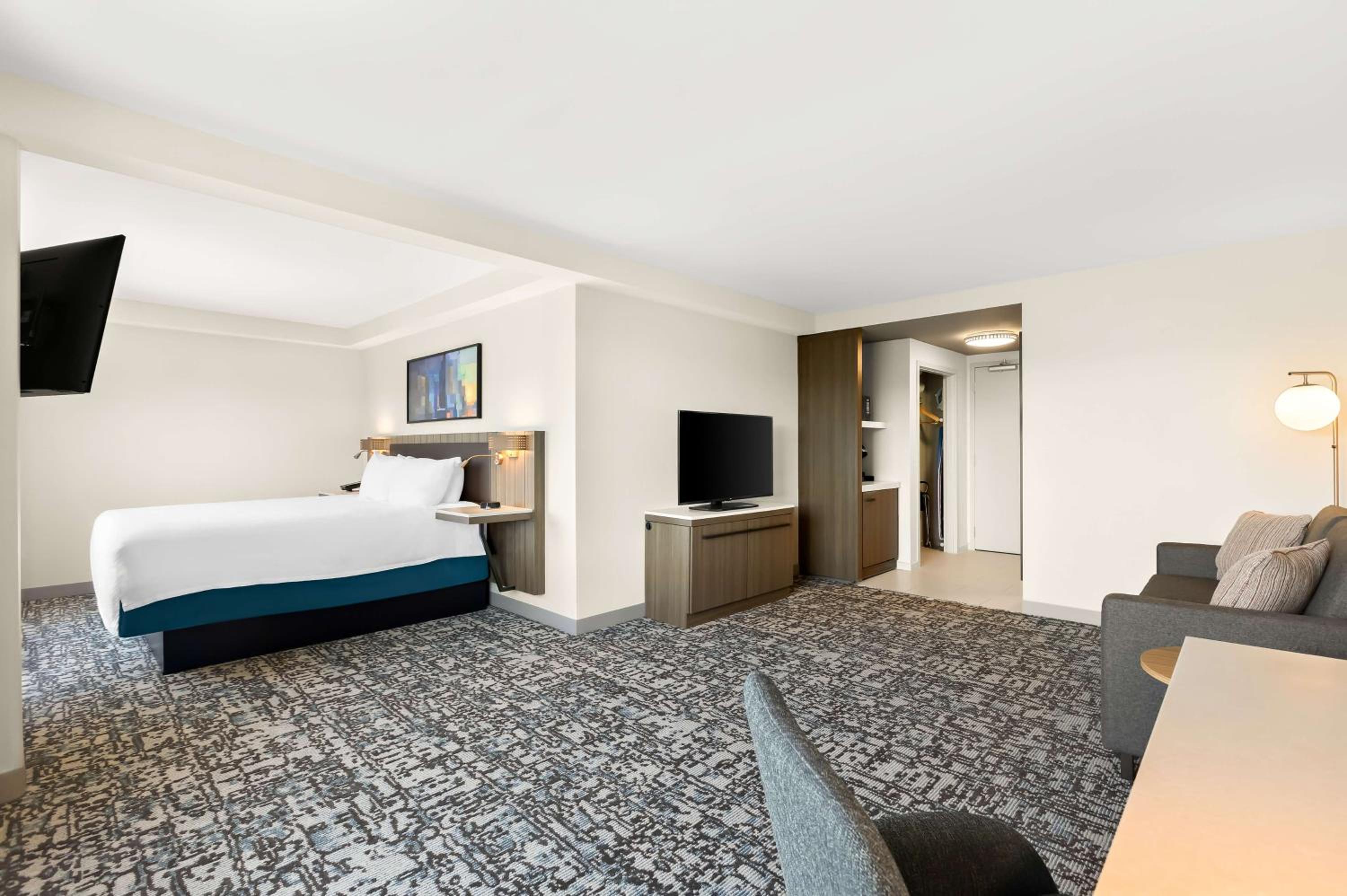 Junior King Suite with Sofa Bed - Photo 1
