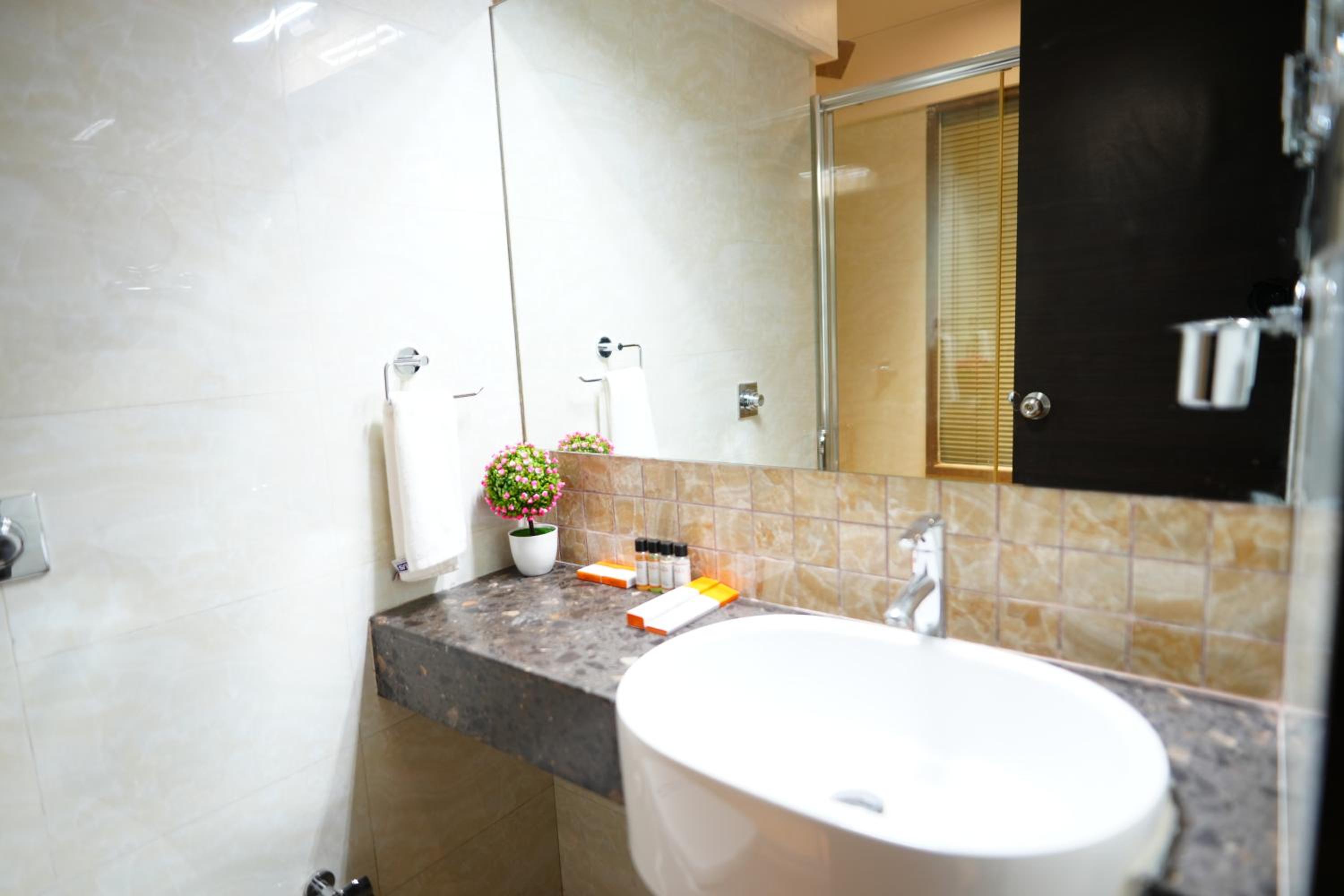 Suite Room with Bathtub photo 3