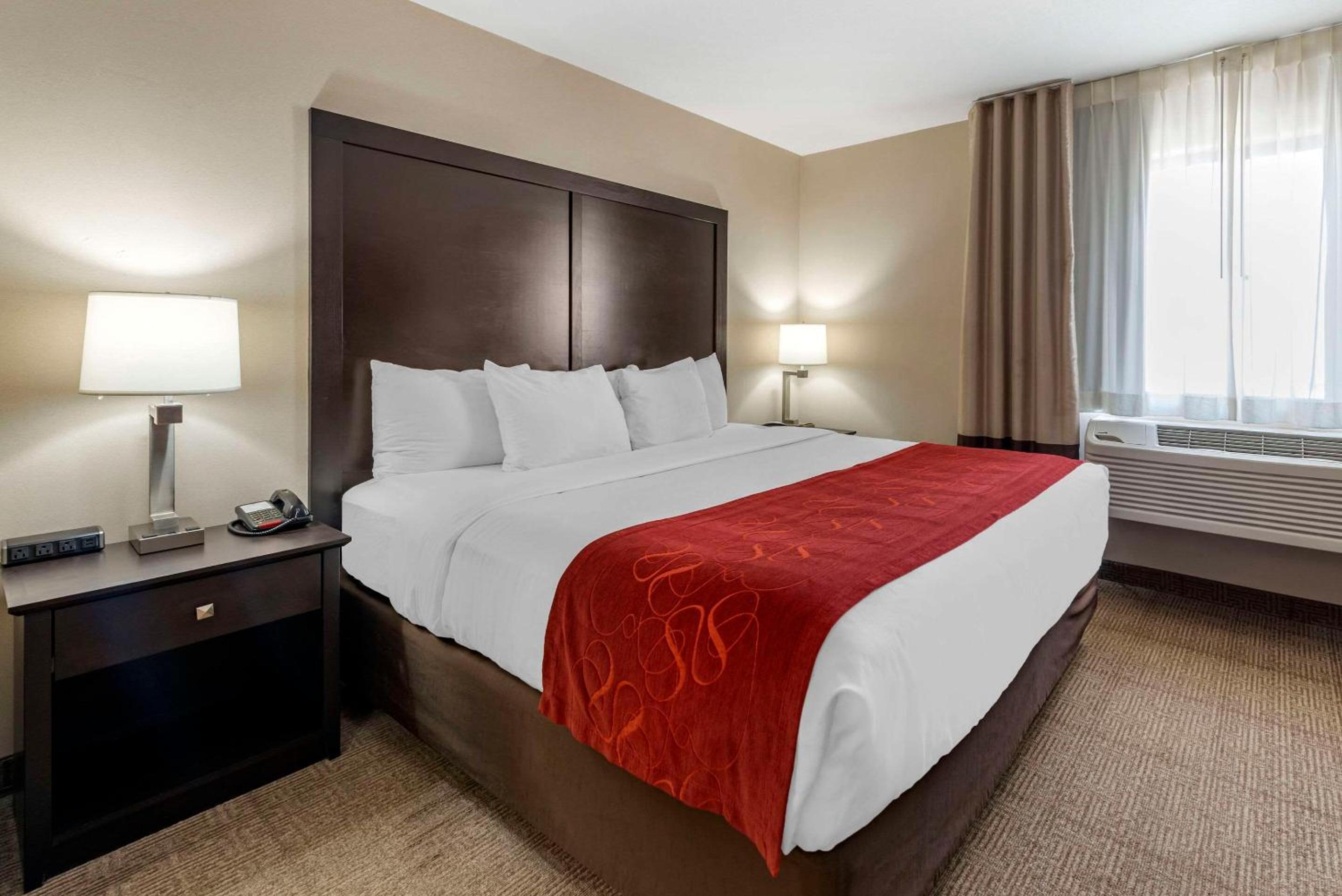 King Suite - Accessible/Non-Smoking - Photo 2