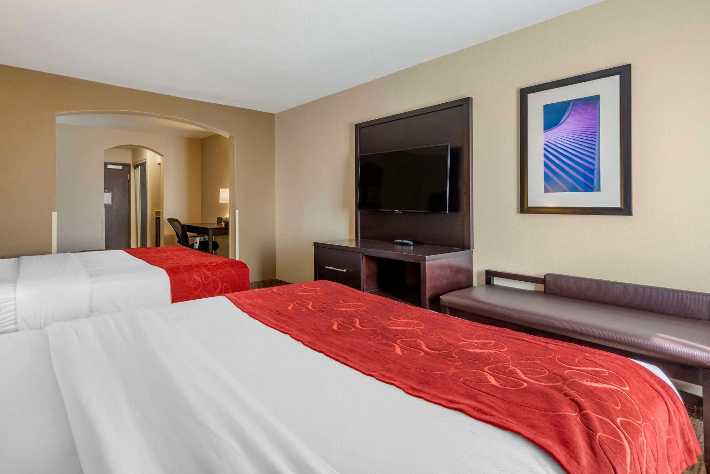 Queen Suite with Two Queen Beds - Accessible/Non-Smoking - Photo 2