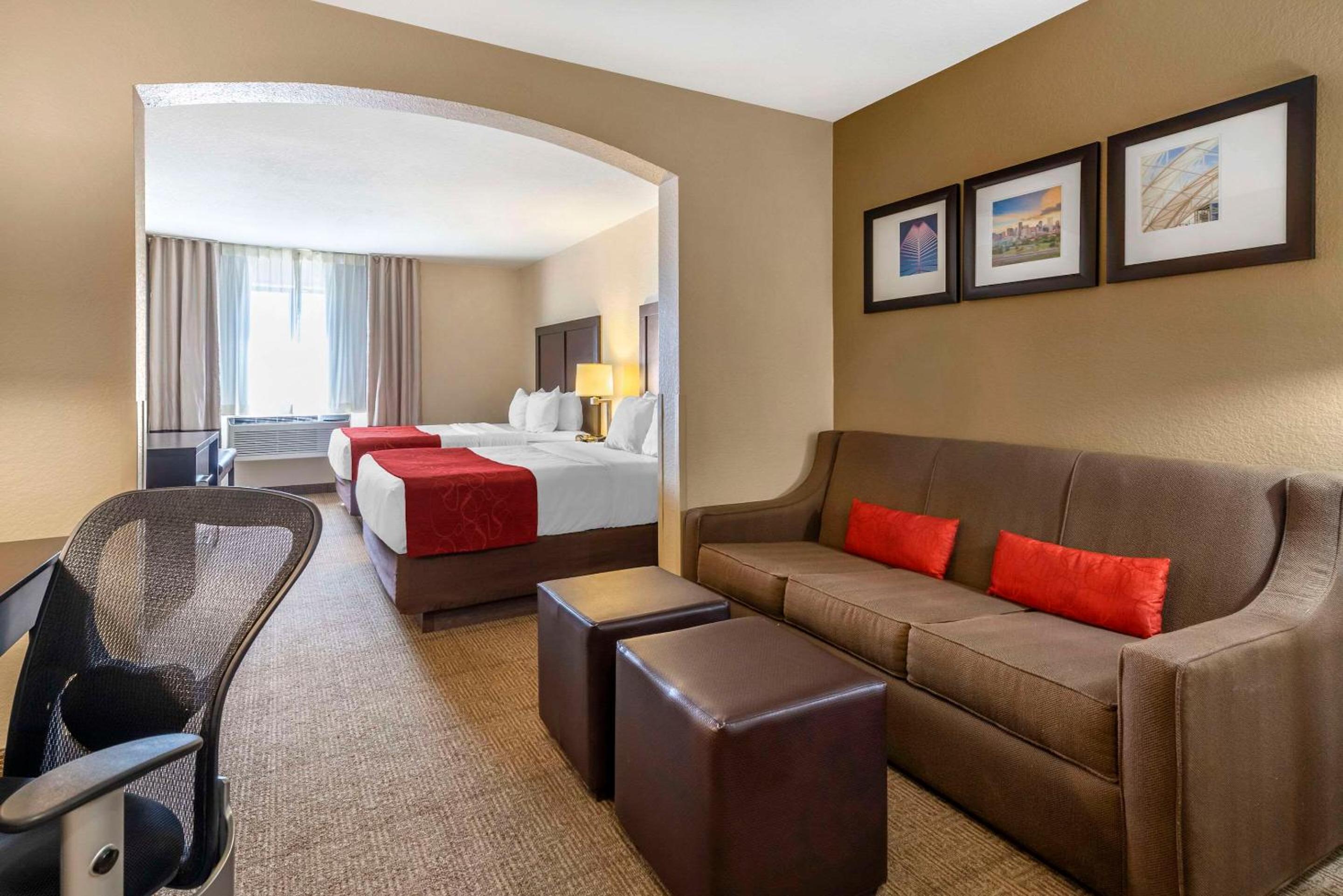 Queen Suite with Two Queen Beds - Accessible/Non-Smoking - Photo 3