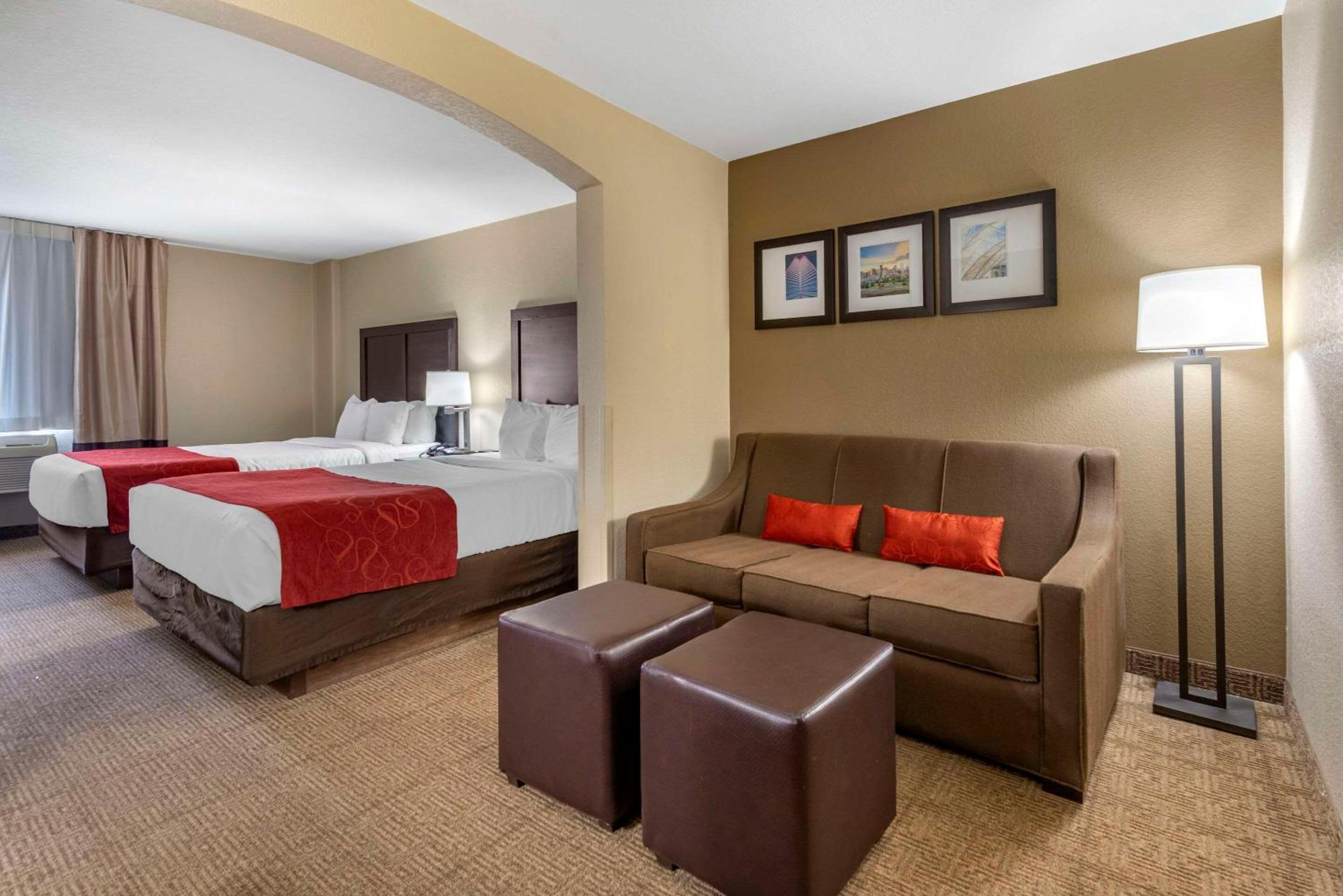 Queen Suite with Two Queen Beds - Accessible/Non-Smoking - Photo 5