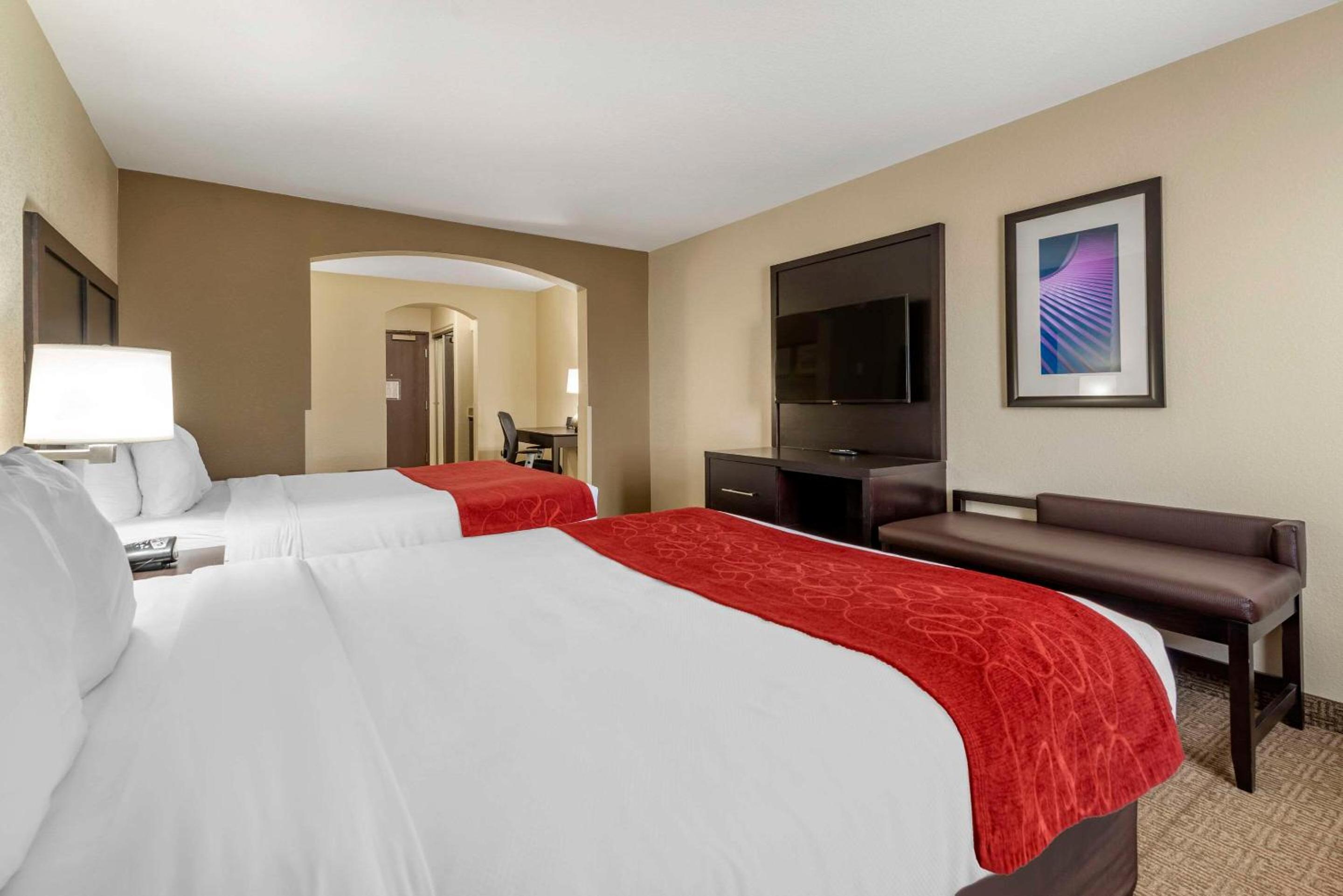Queen Suite with Two Queen Beds - Accessible/Non-Smoking - Photo 6