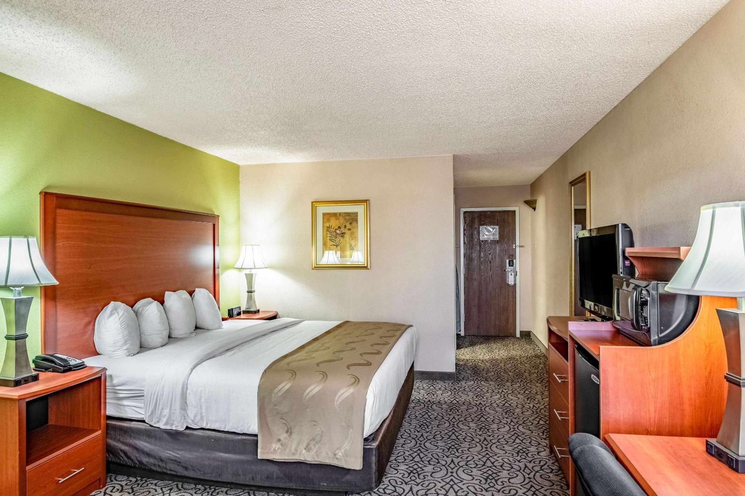 King Room - Non-Smoking - Photo 1