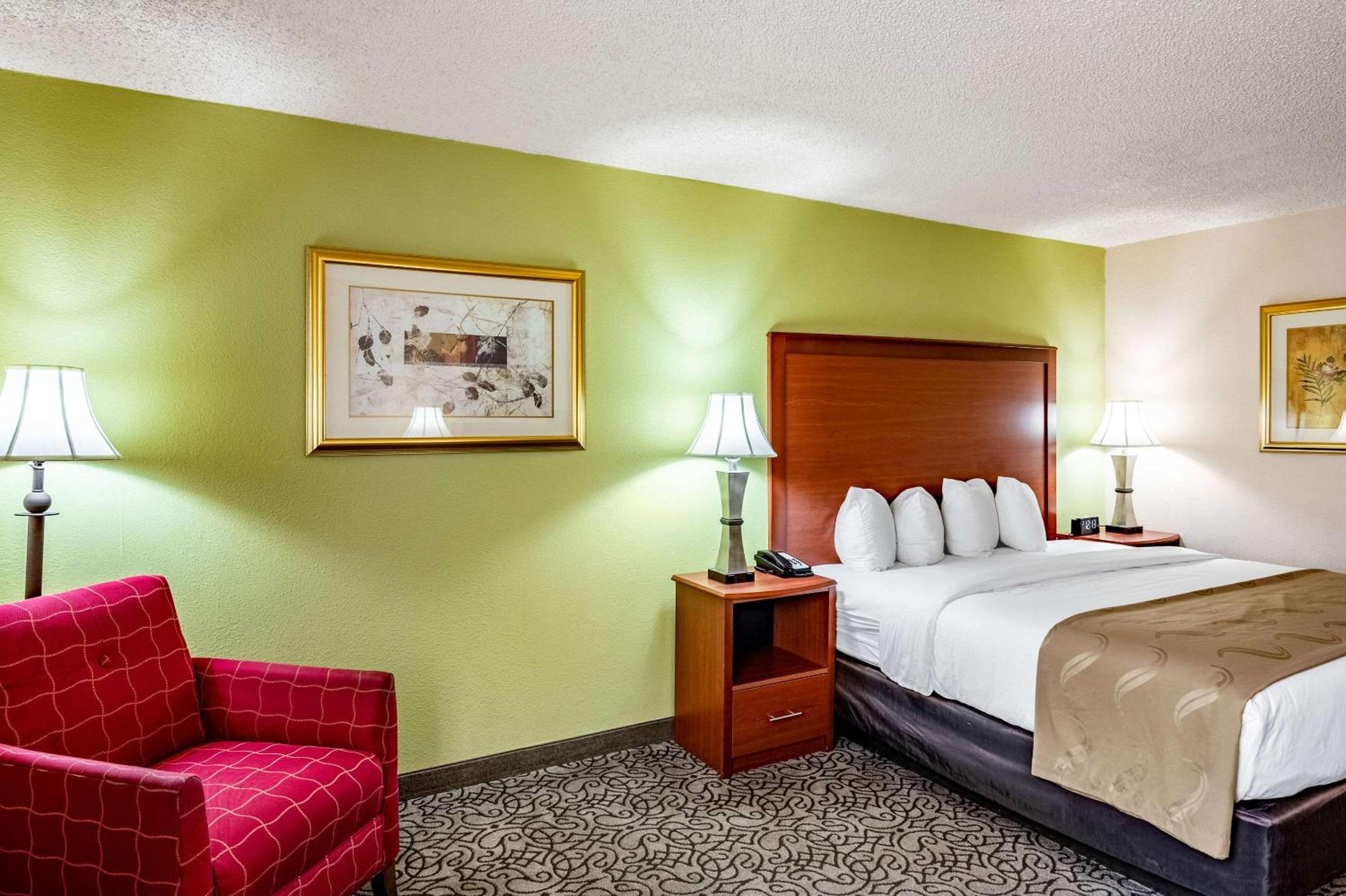 King Room - Non-Smoking - Photo 2