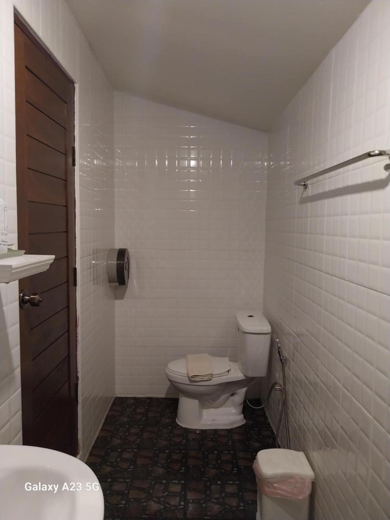 Double Room with Private Bathroom - Photo 3