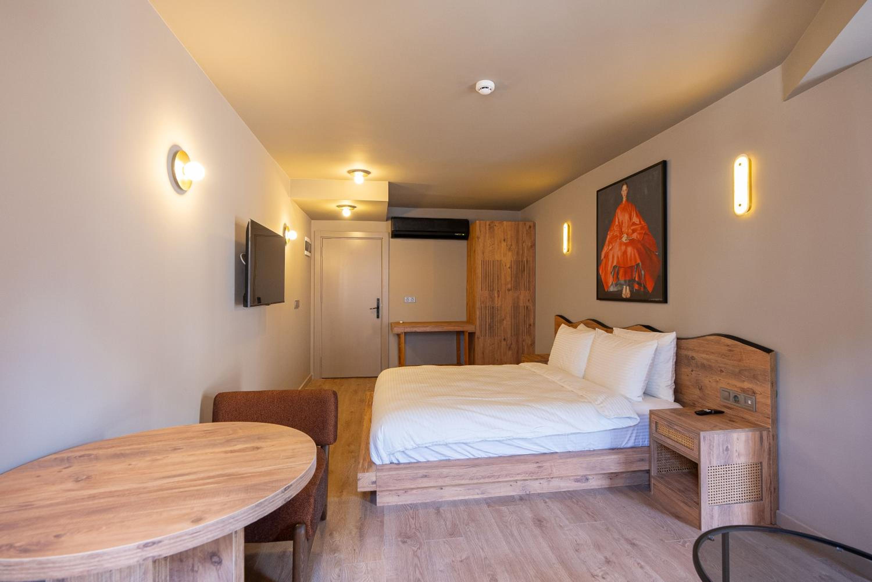 Deluxe Room (2 Adults + 1 Child) photo 3