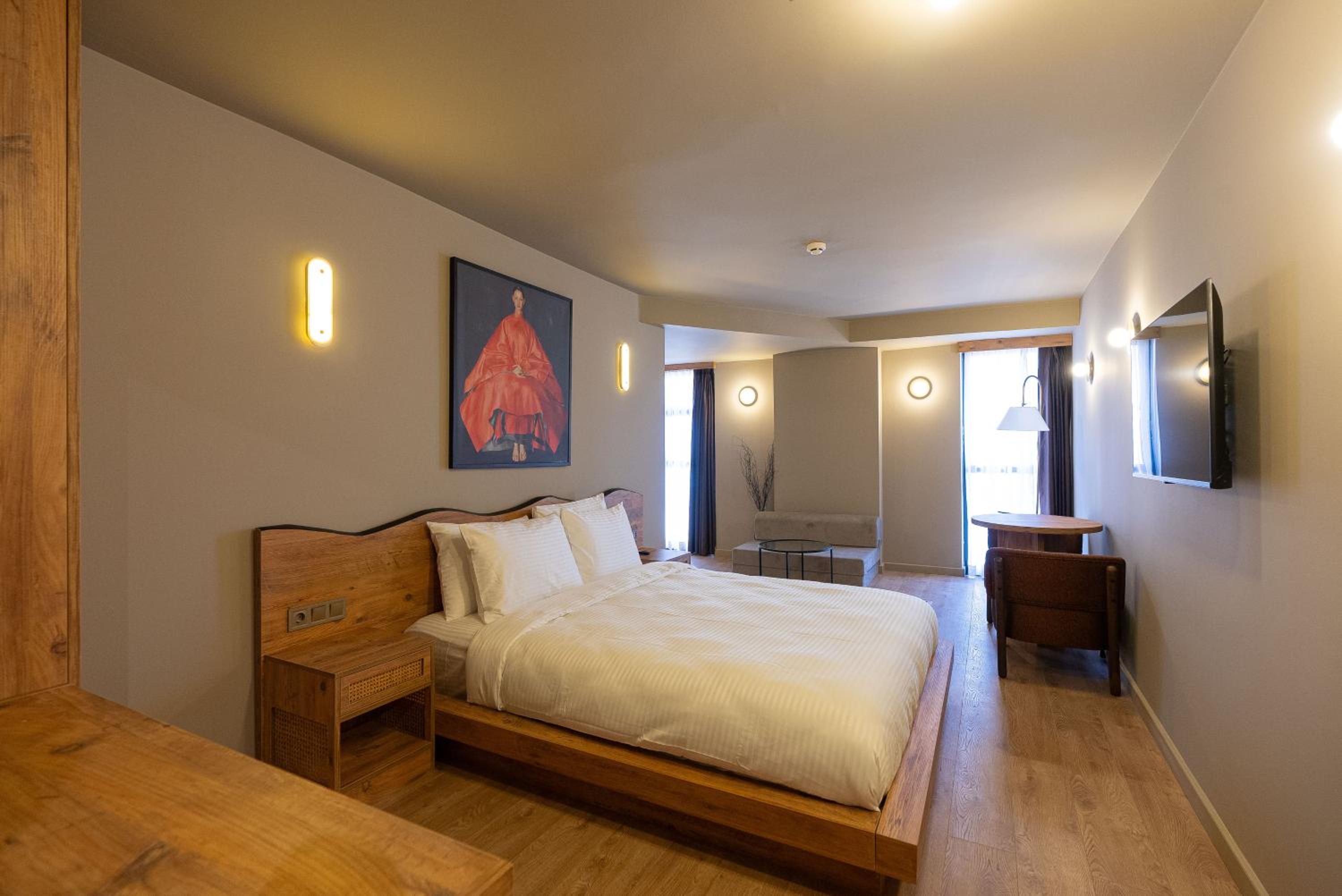Deluxe Room (2 Adults + 1 Child) photo 1