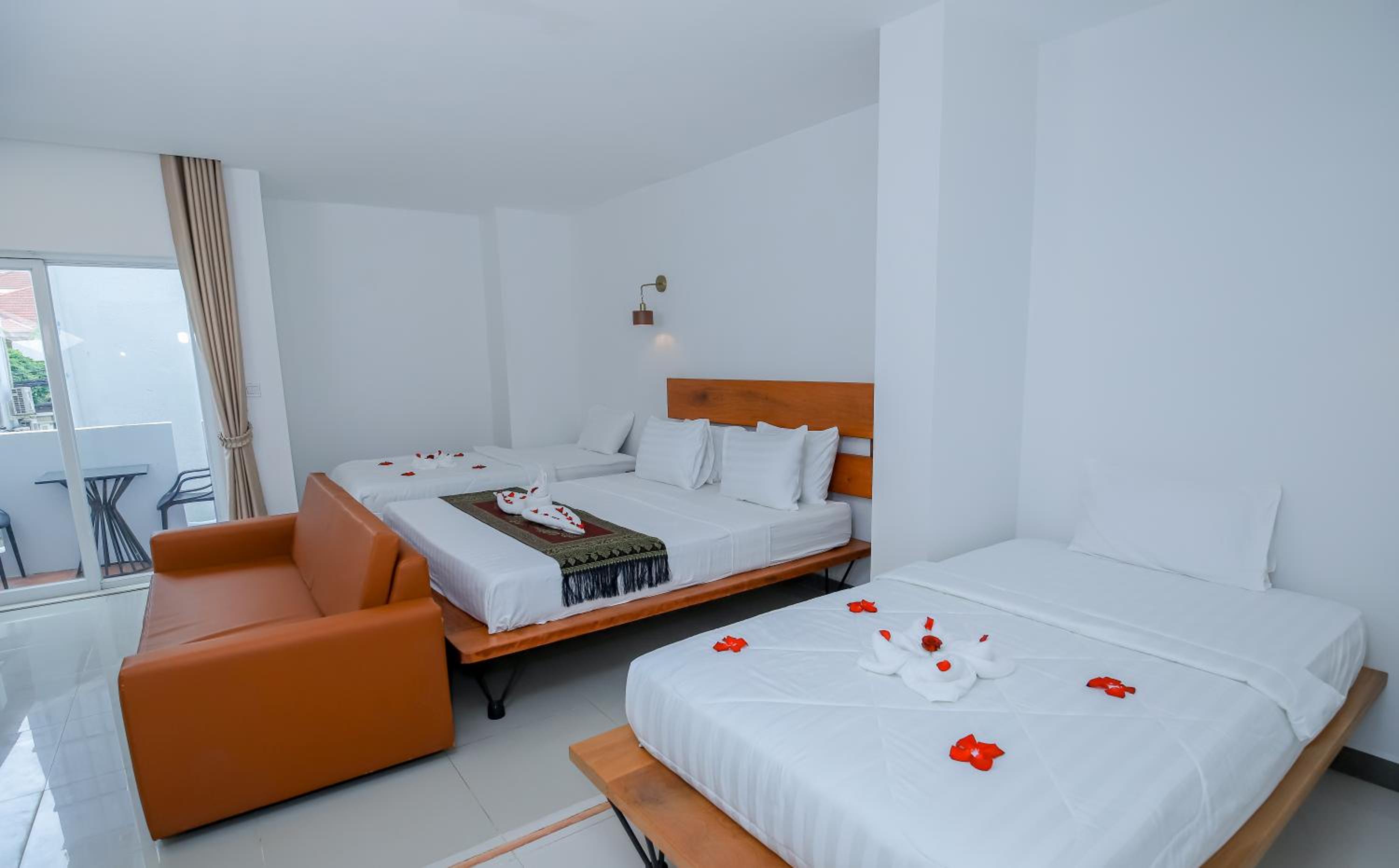 Triple Room with Balcony - Photo 6