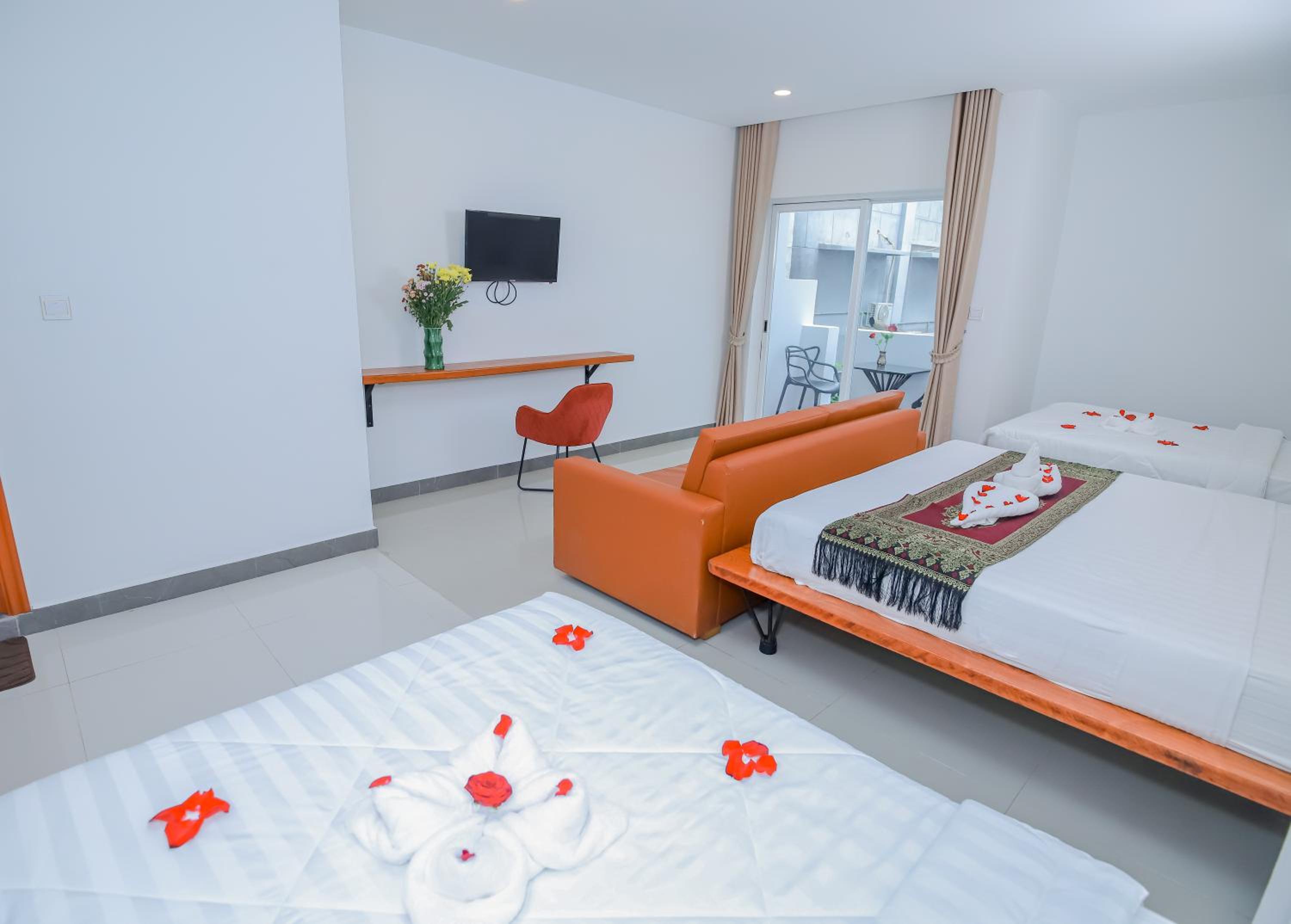 Triple Room with Balcony - Photo 1