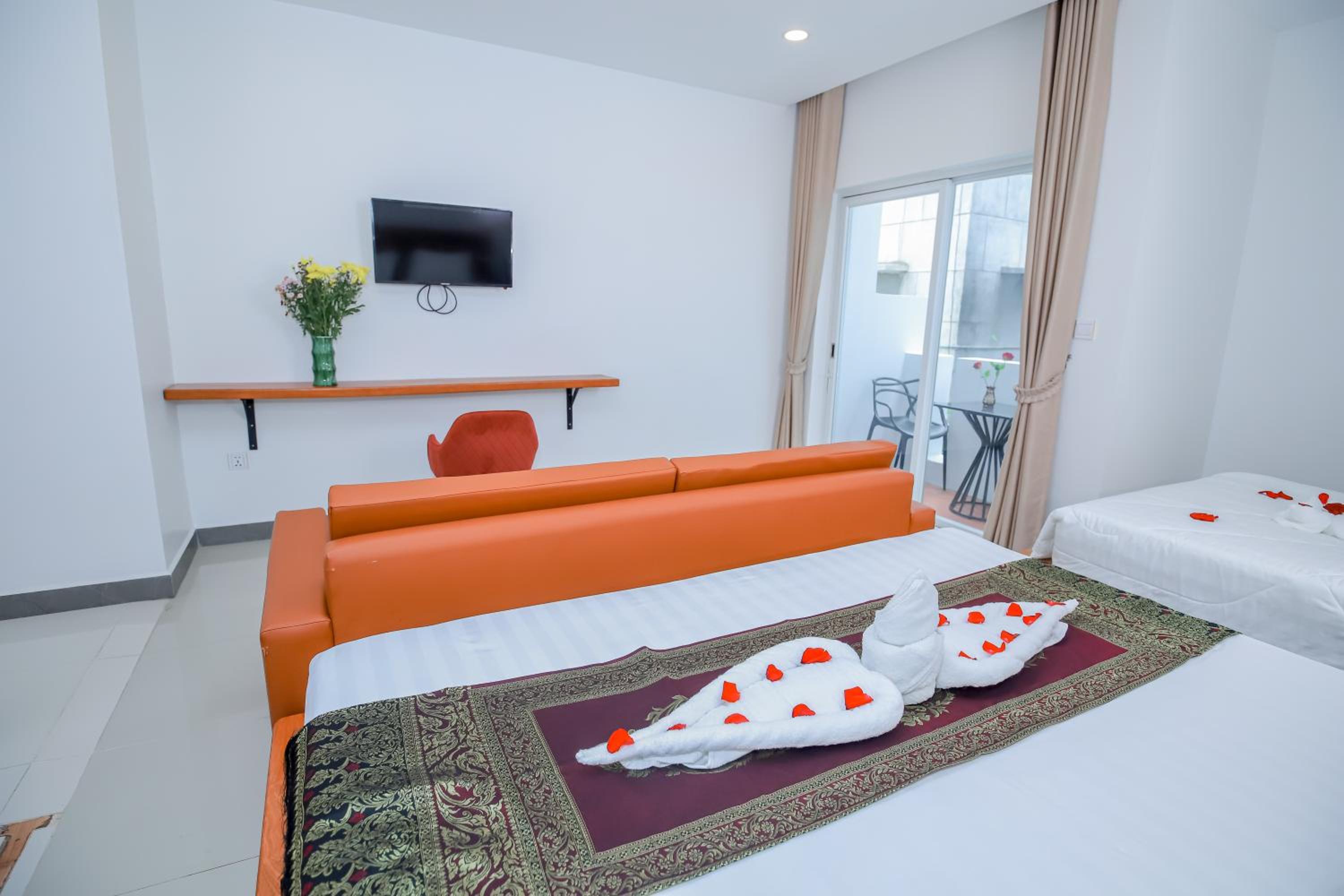 Triple Room with Balcony - Photo 7