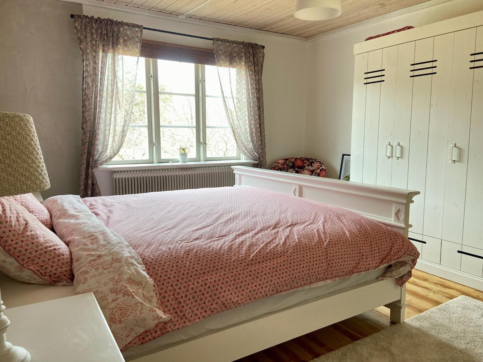 Three-Bedroom House photo 3