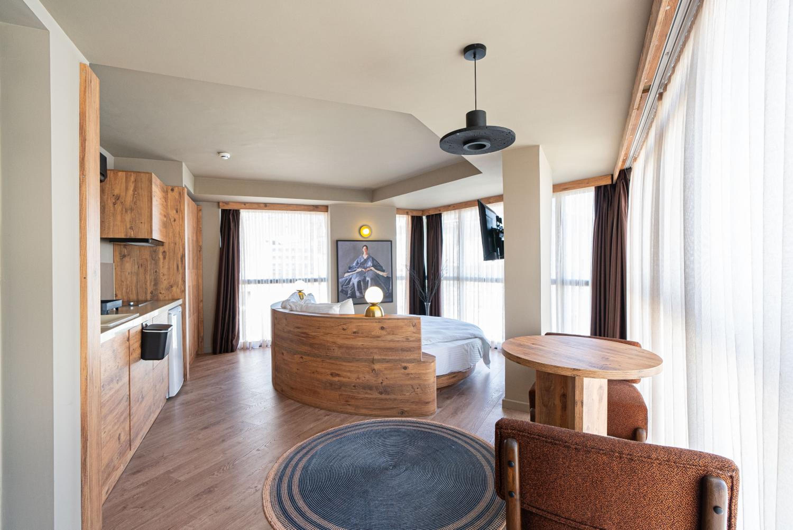 Deluxe King Room photo 1