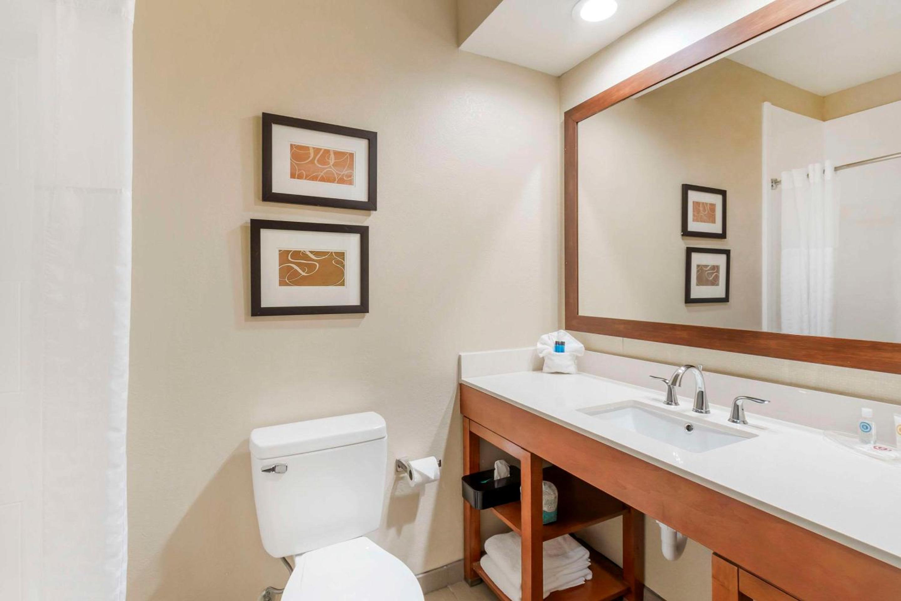 Double Suite with Two Double Beds - Non-Smoking photo 2