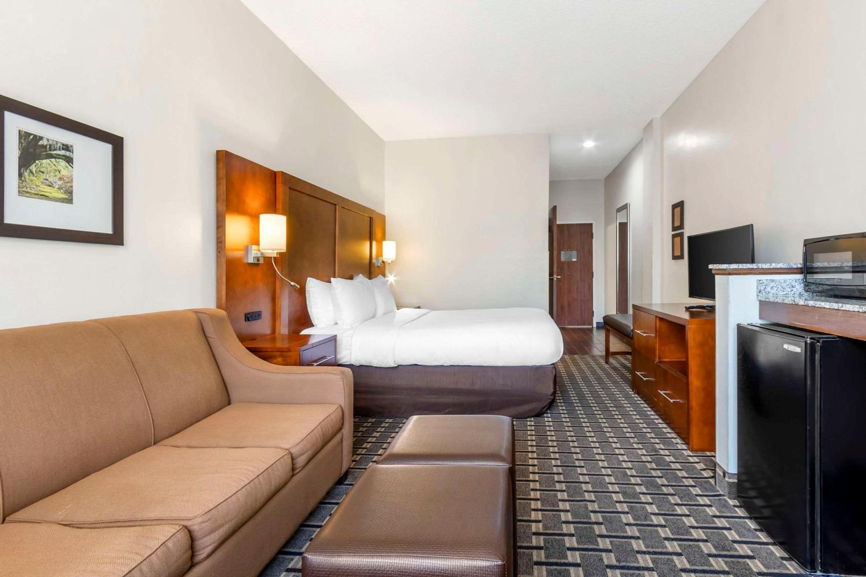 Queen Suite - Disability Access/Non-Smoking photo 3