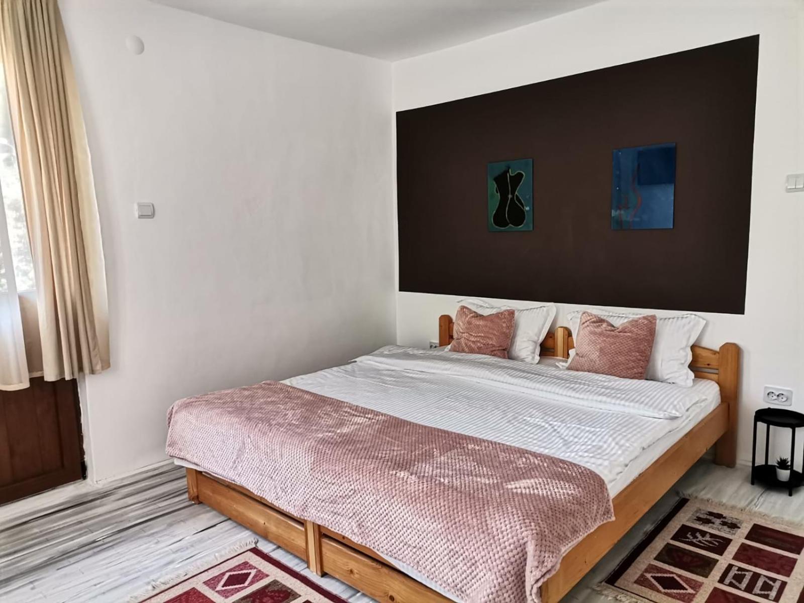 One-Bedroom Apartment with View photo 1