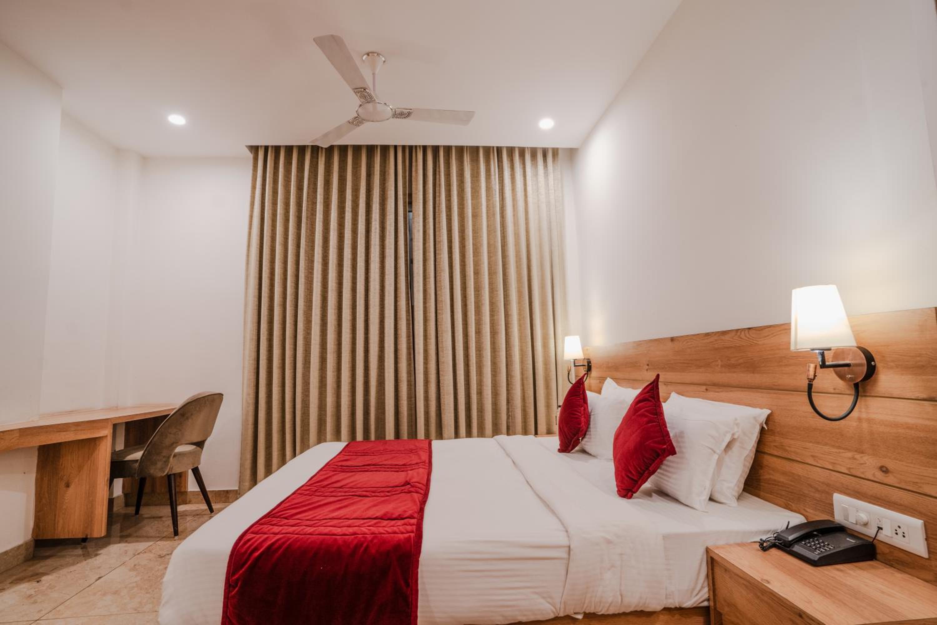 Deluxe Twin Room: 10% off on Sightseeing Tour, Early Check-In upto 3 hours and Free Late check-out (Subject to Availability)