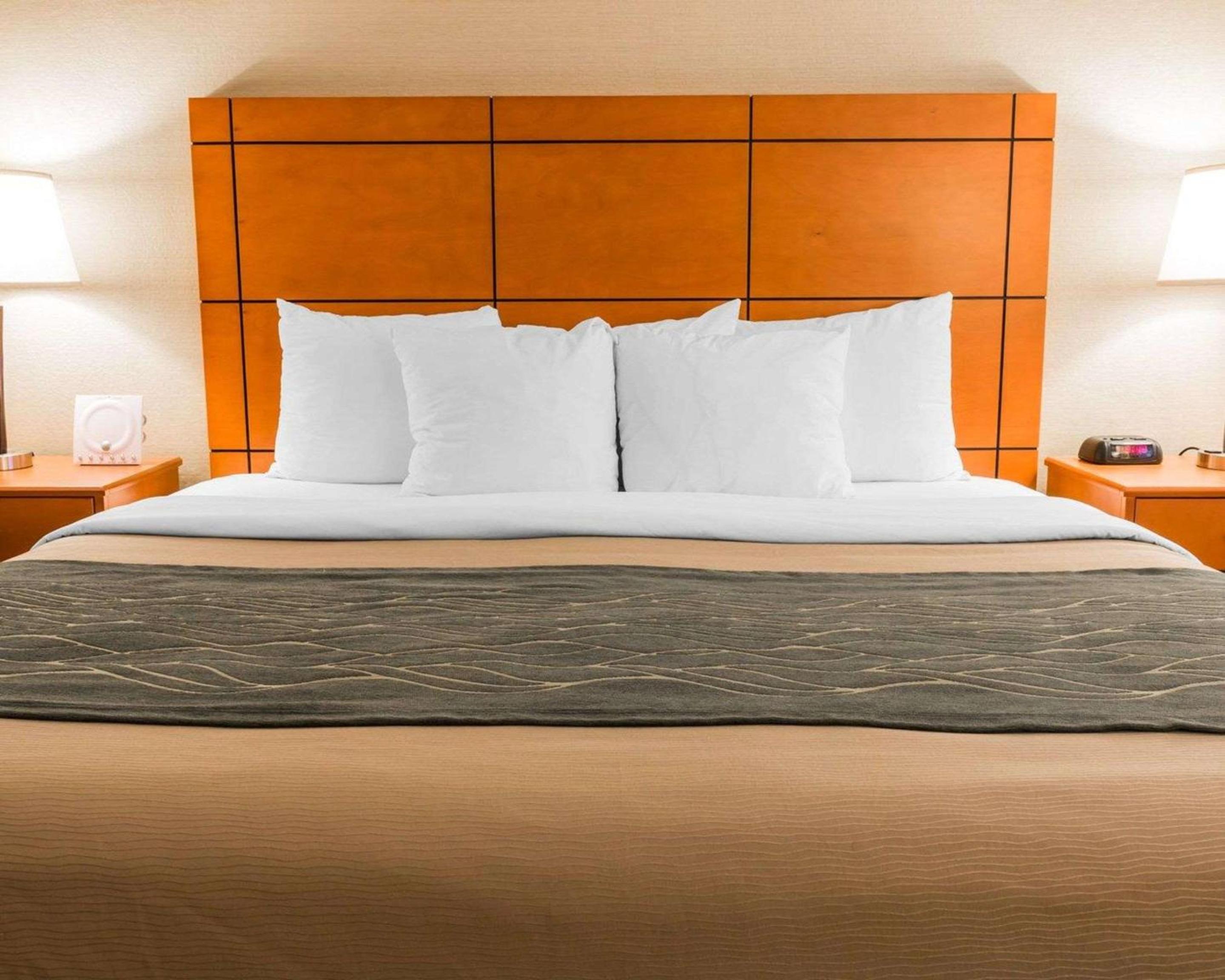 Deluxe King Room - Photo 2