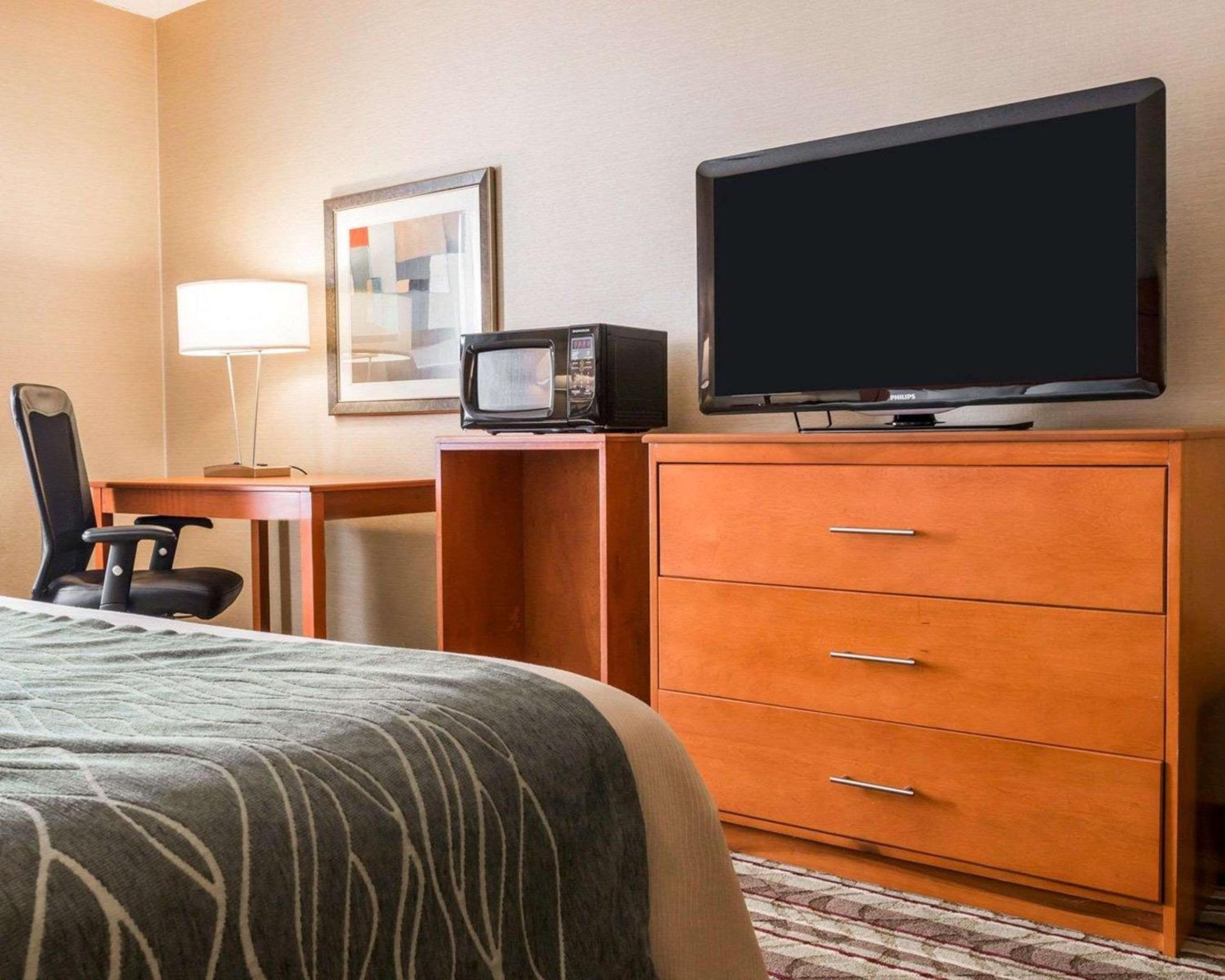 Executive King Room - Non-Smoking - Photo 3