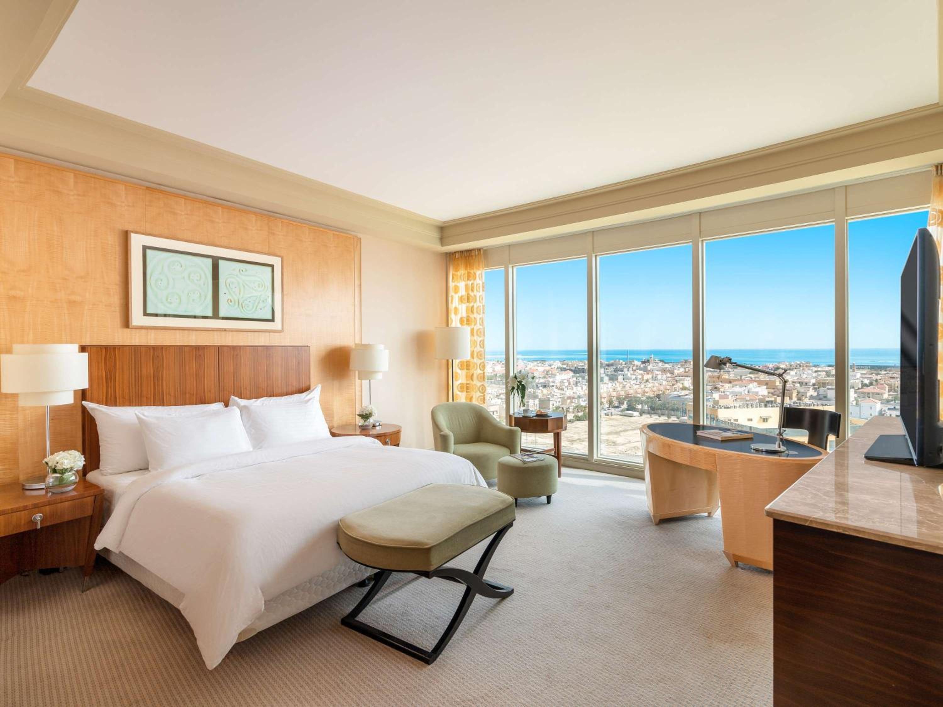 Deluxe King Room - Photo 2