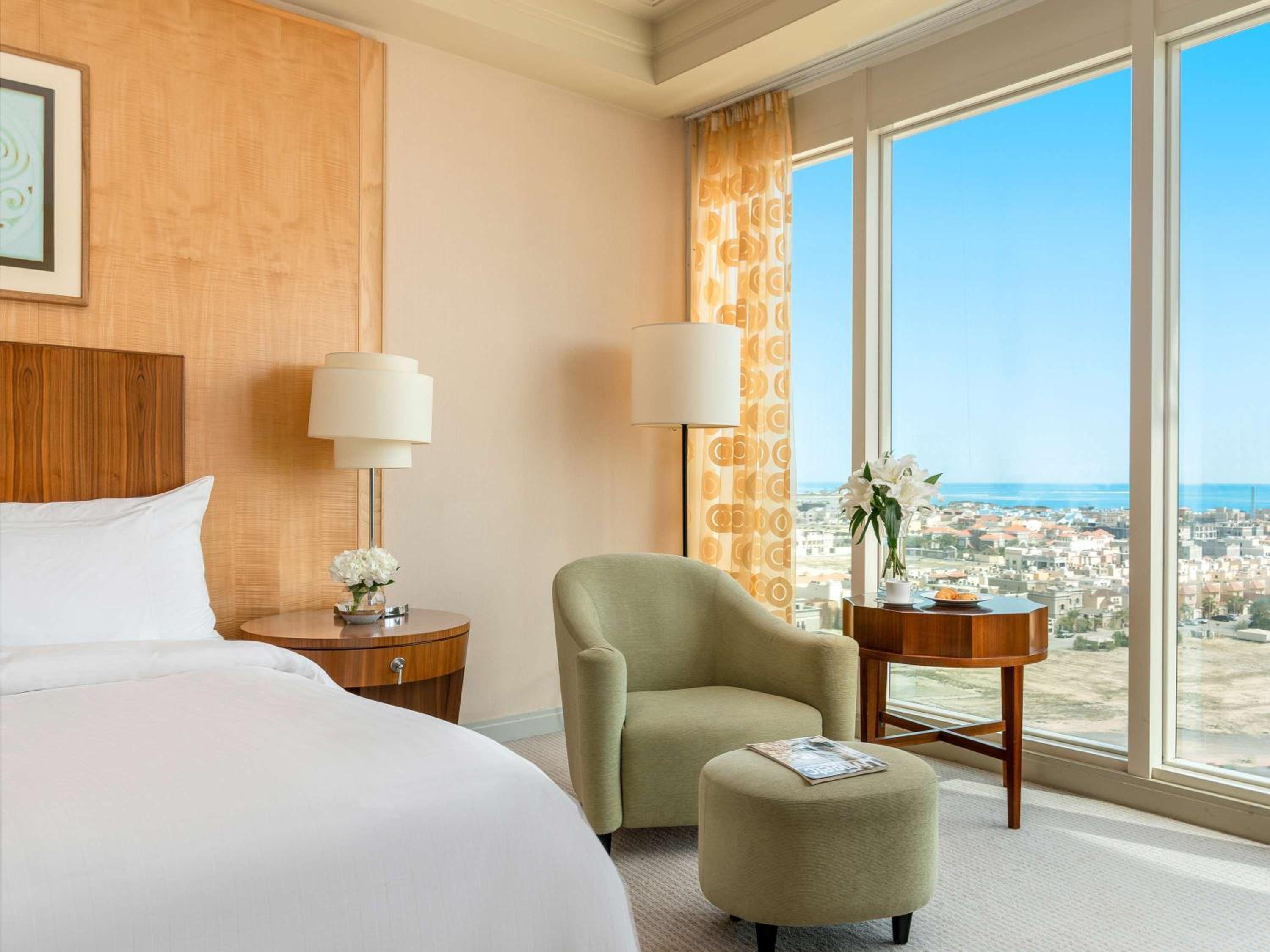 Deluxe King Room - Photo 3