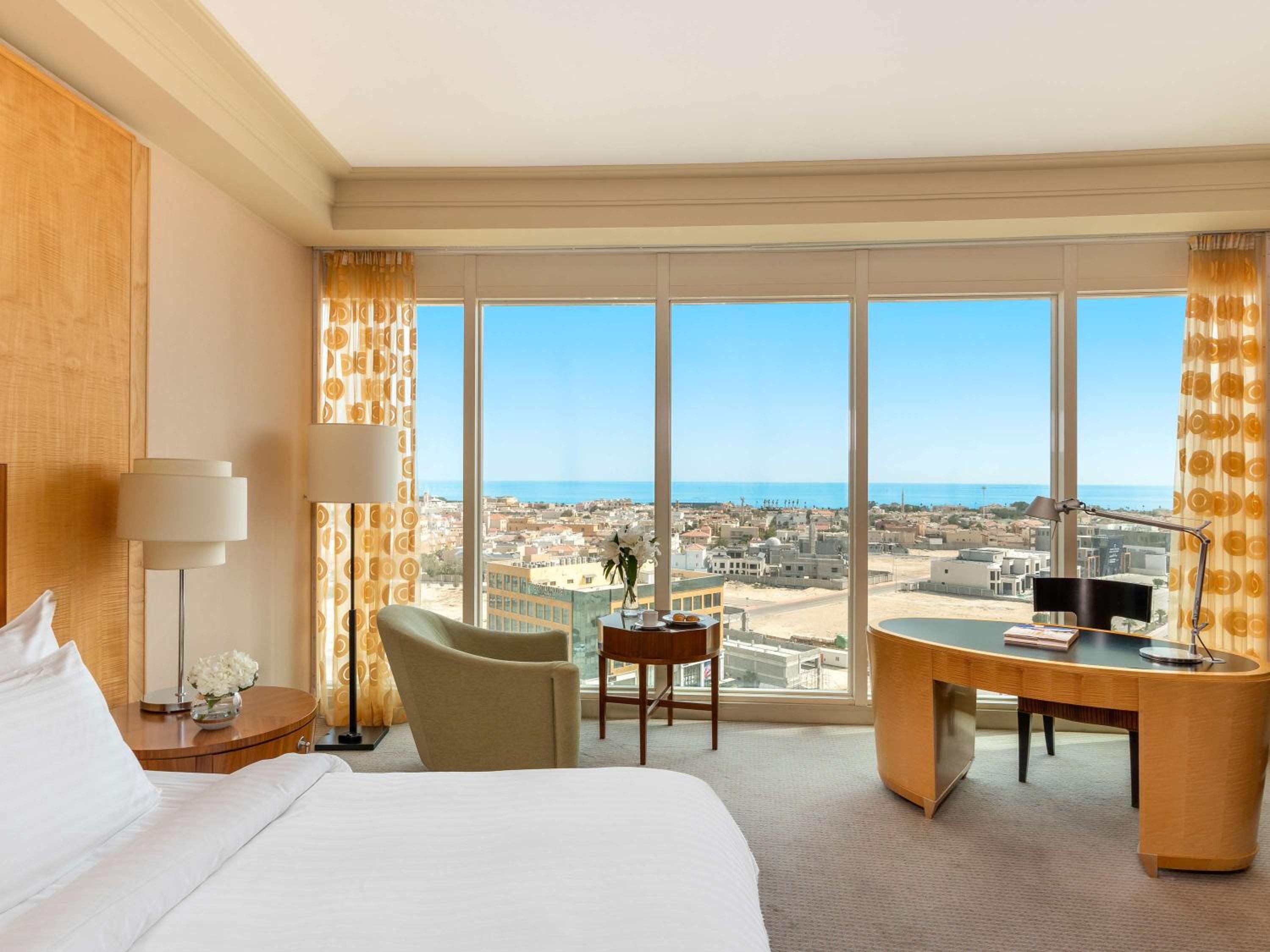 Deluxe King Room - Photo 4