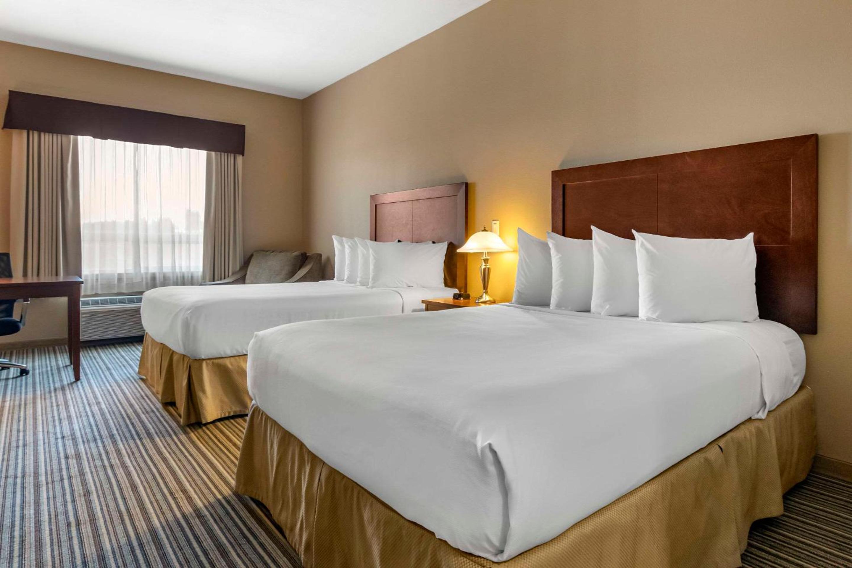Standard Queen Room with Two Queen Beds - Non-Smoking photo 1