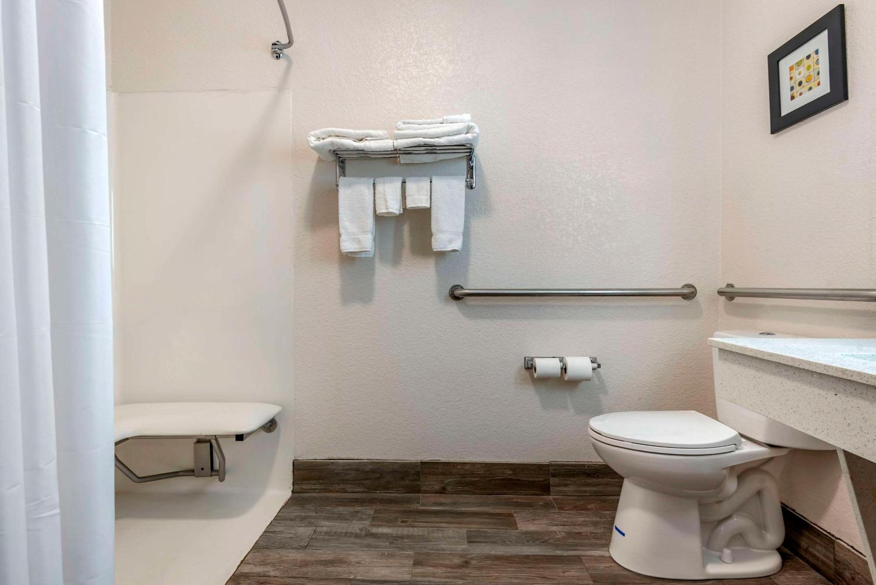 King Room - Accessible/Non Smoking - Photo 4