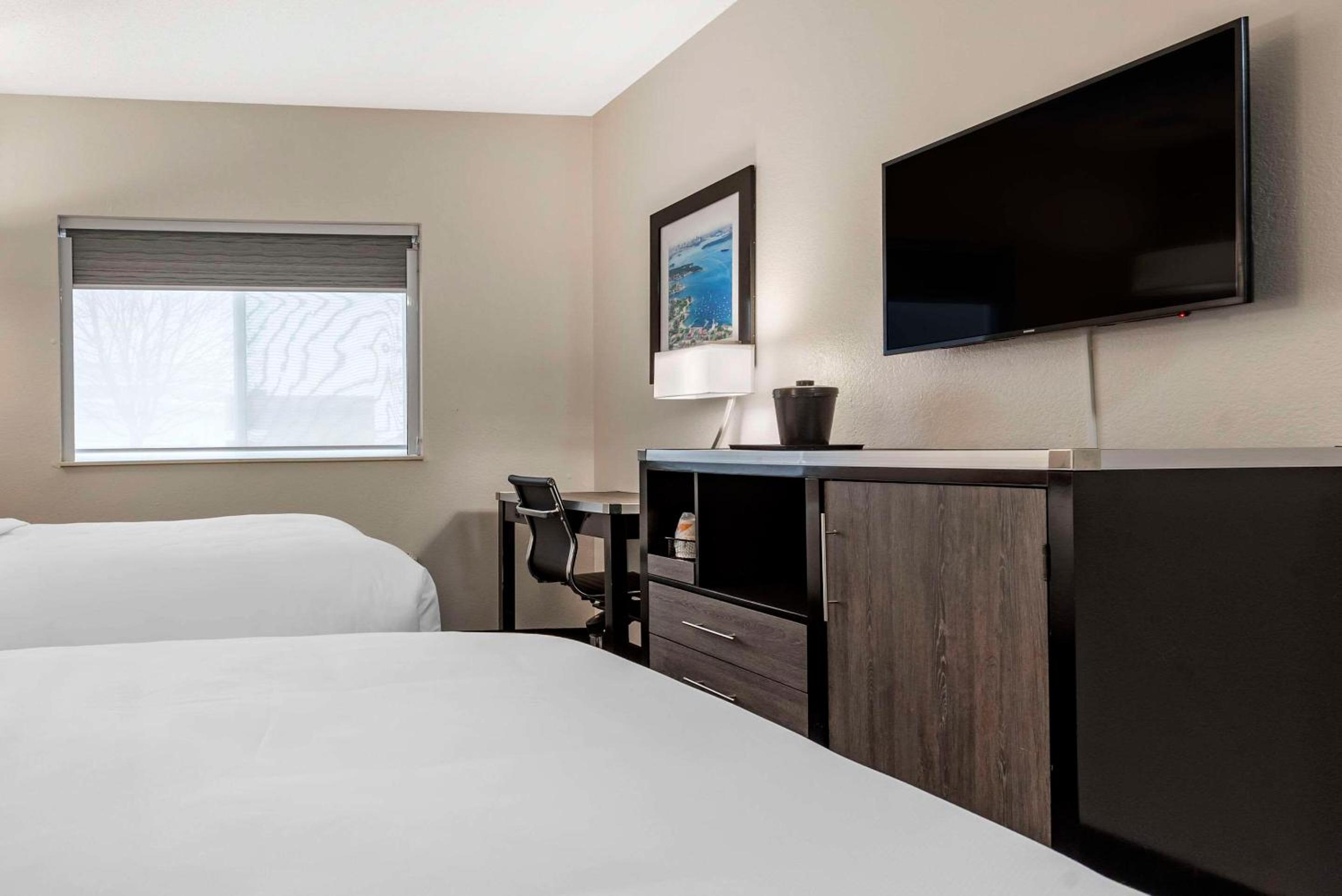 Queen Room with Two Queen Beds - Accessible/Non Smoking - Photo 1
