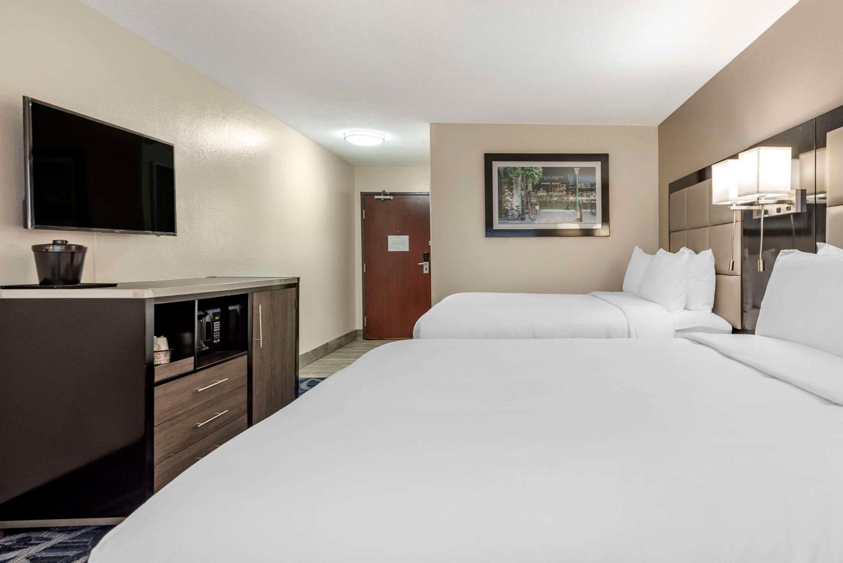 Standard Queen Room with Two Queen Beds - Non Smoking  - Photo 1