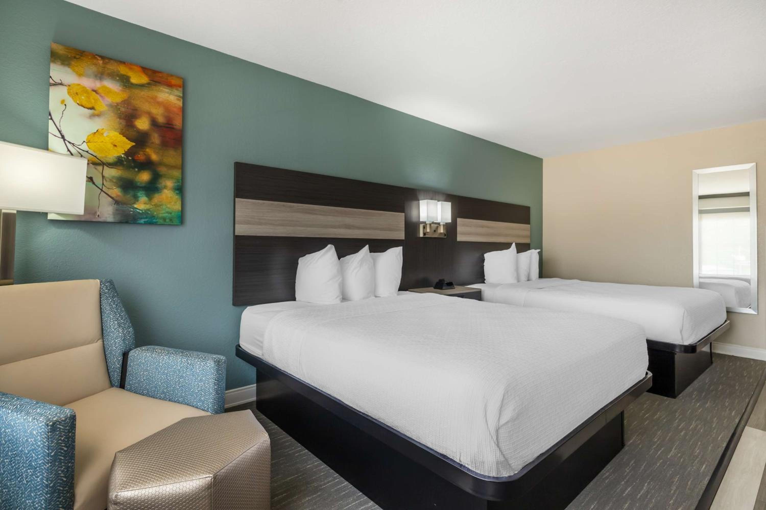 Queen Room with Two Queen Beds - Non-Smoking - Photo 1