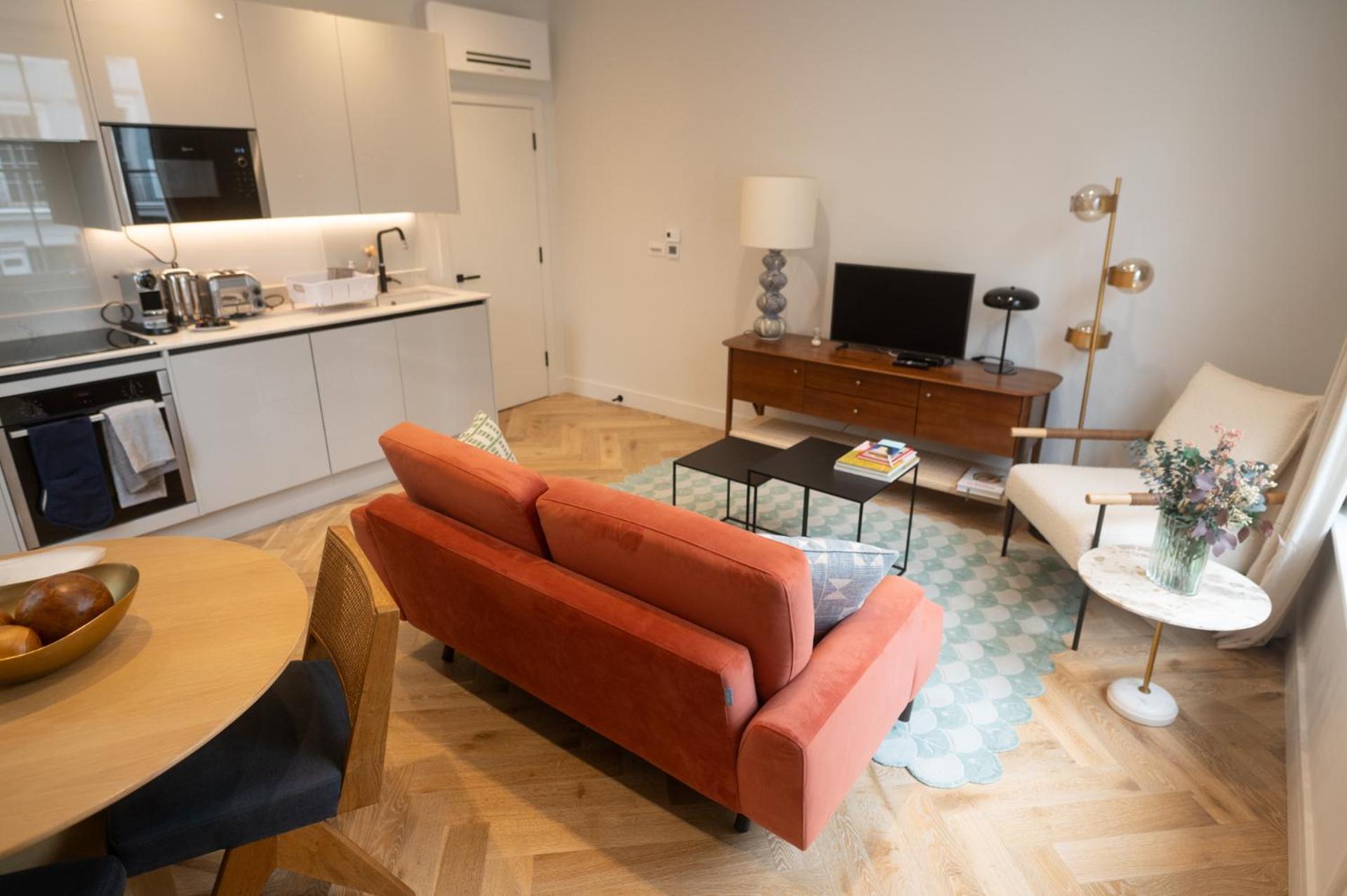 One-Bedroom Apartment photo 1