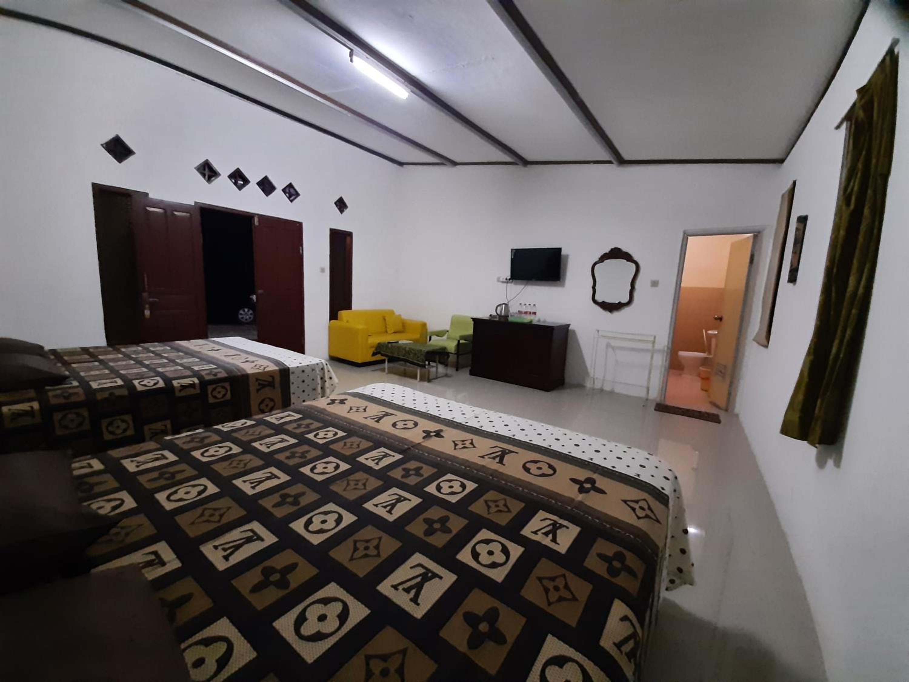Family Room - Photo 10