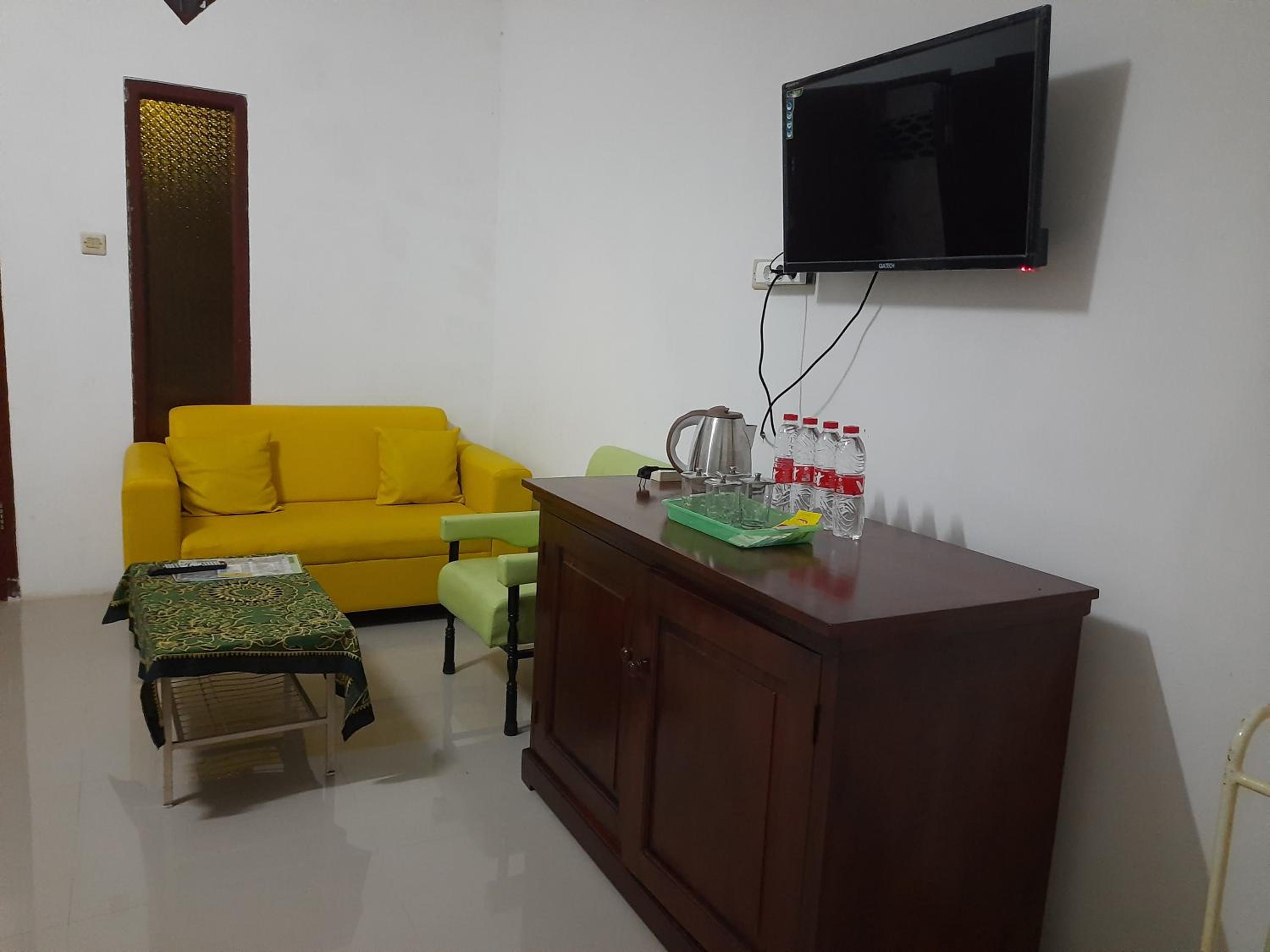 Family Room - Photo 13