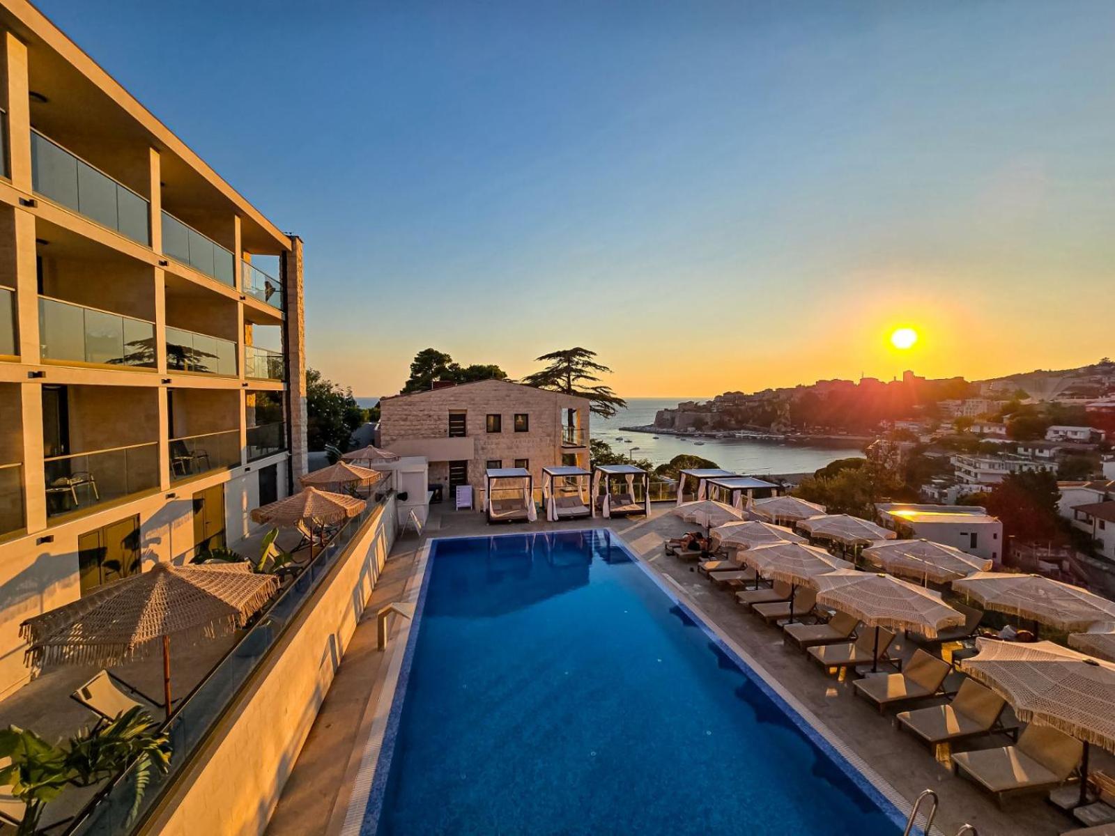 Deluxe Double Room with Balcony and Sea View - Photo 2